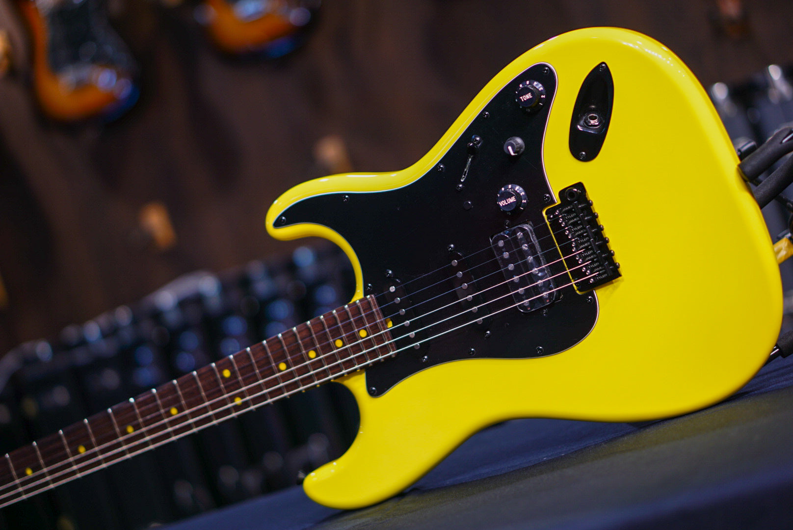 James Tyler LA Studio classic fly yellow 24169