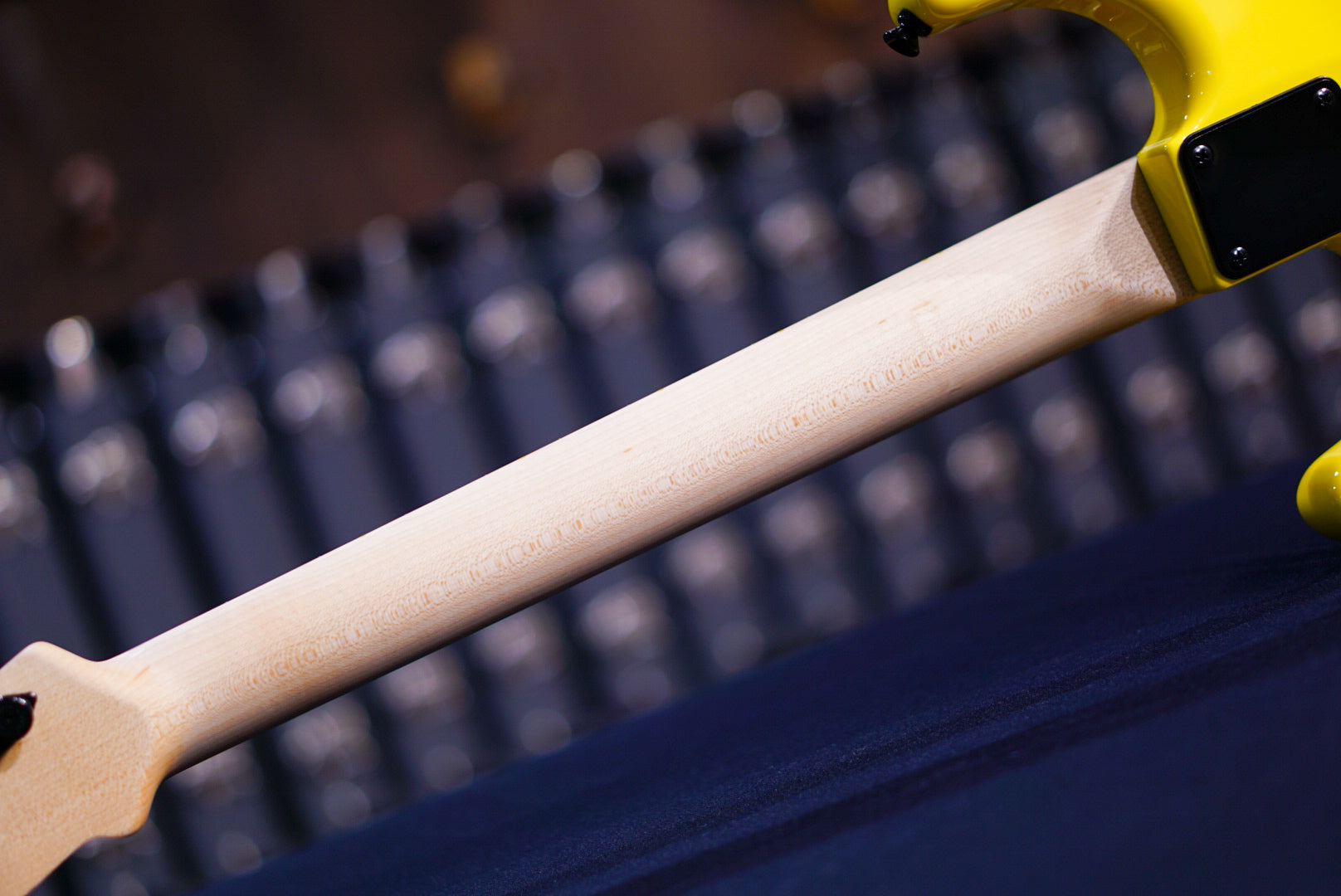 James Tyler LA Studio classic fly yellow 24169