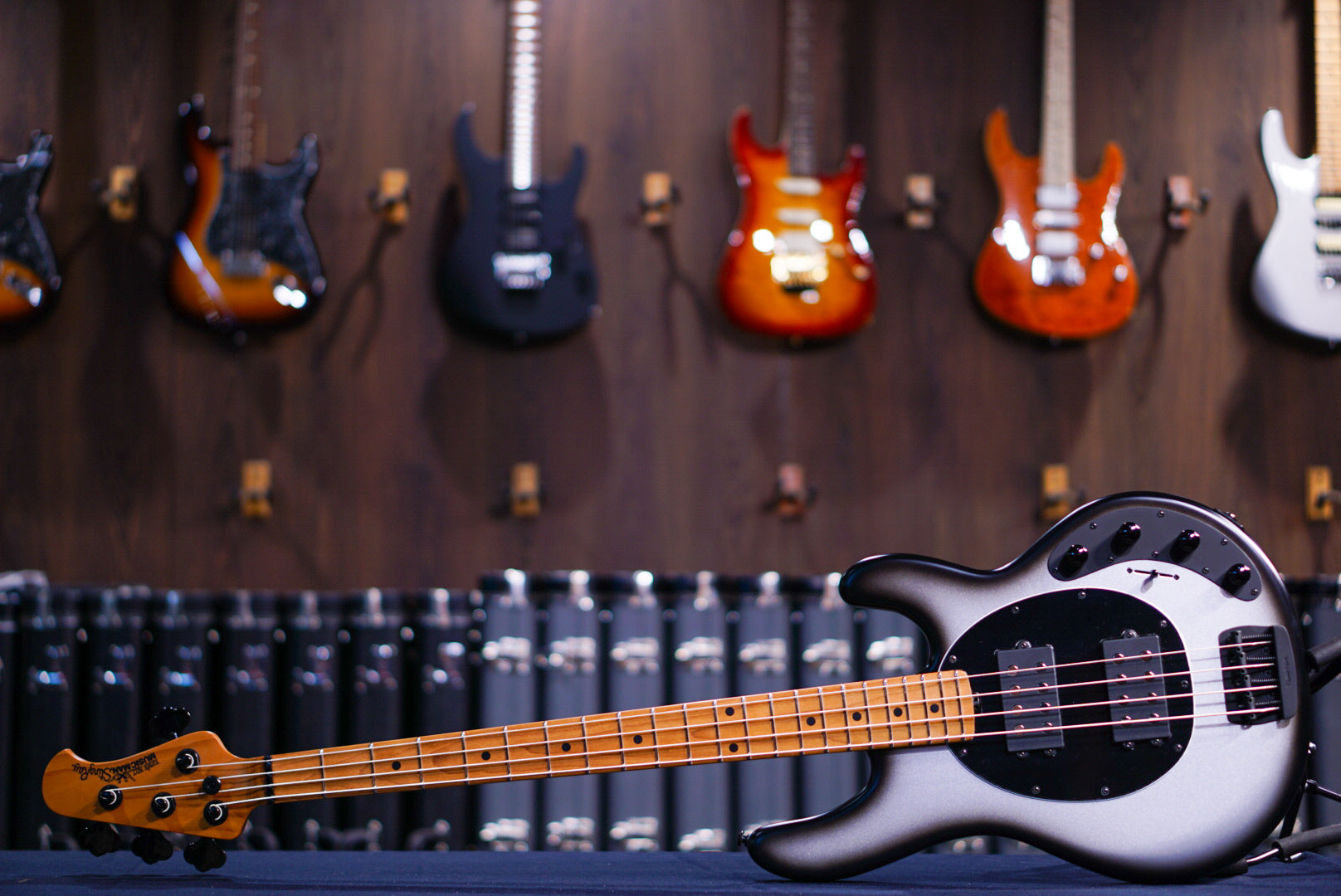 Ernie Ball Music Man StingRay Special 4 HH Black Rock K00082