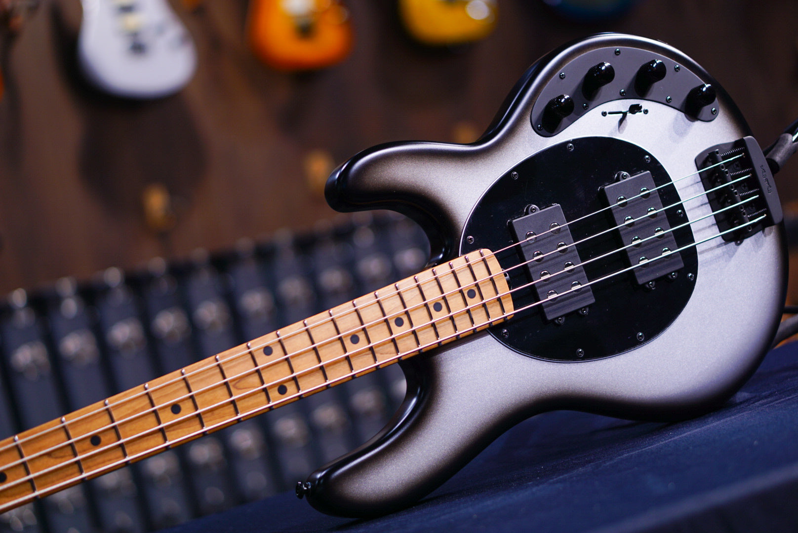 Ernie Ball Music Man StingRay Special 4 HH Black Rock K00082