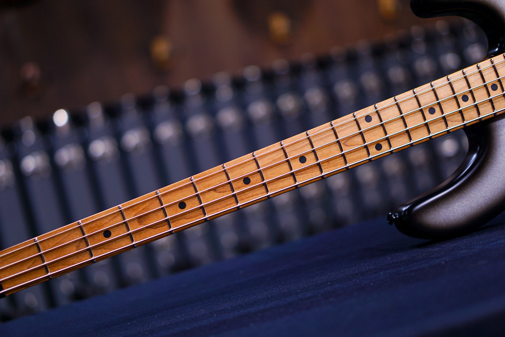 Ernie Ball Music Man StingRay Special 4 HH Black Rock K00082