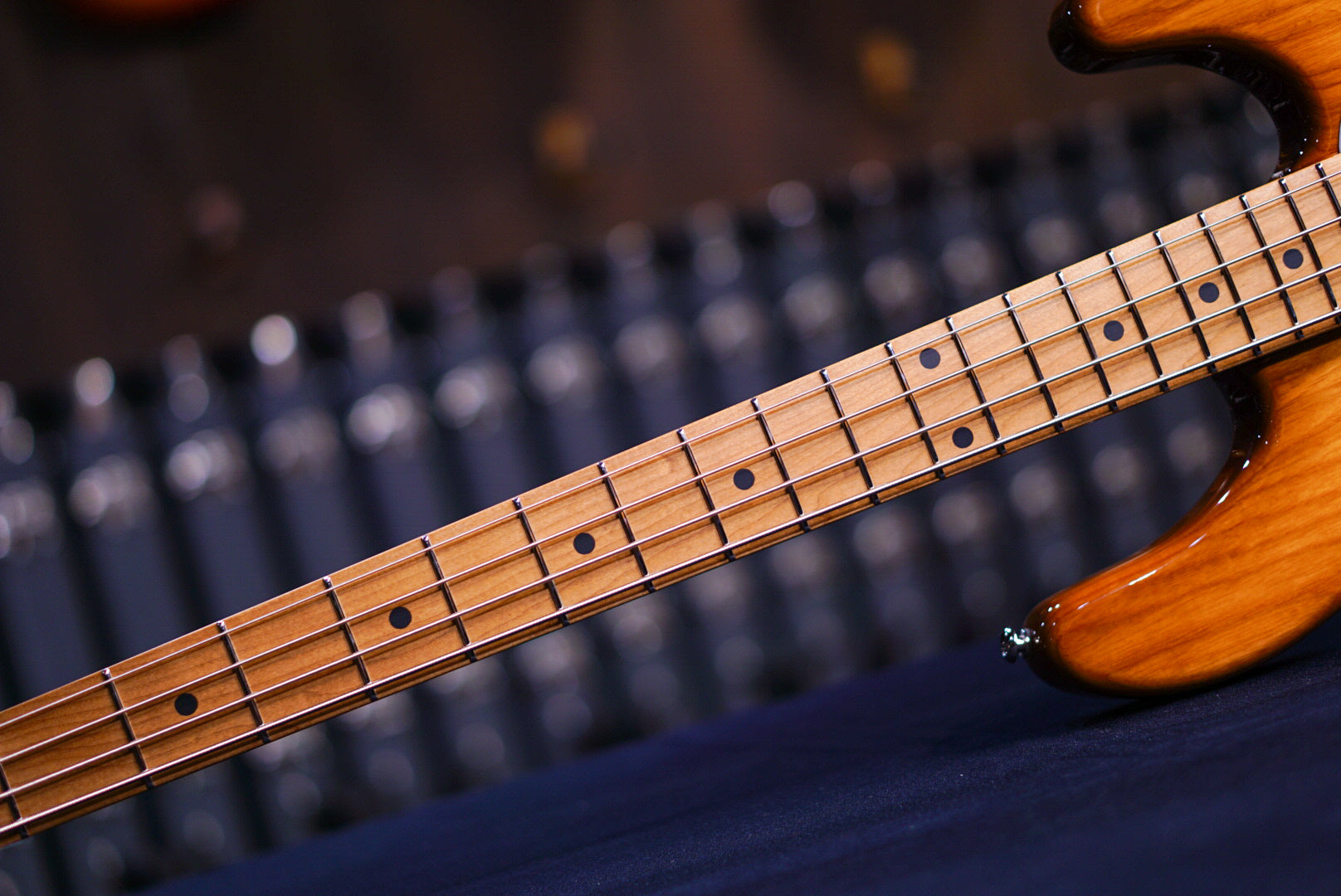 Ernie Ball Music Man StingRay Special 4 H Hot Honey K03848