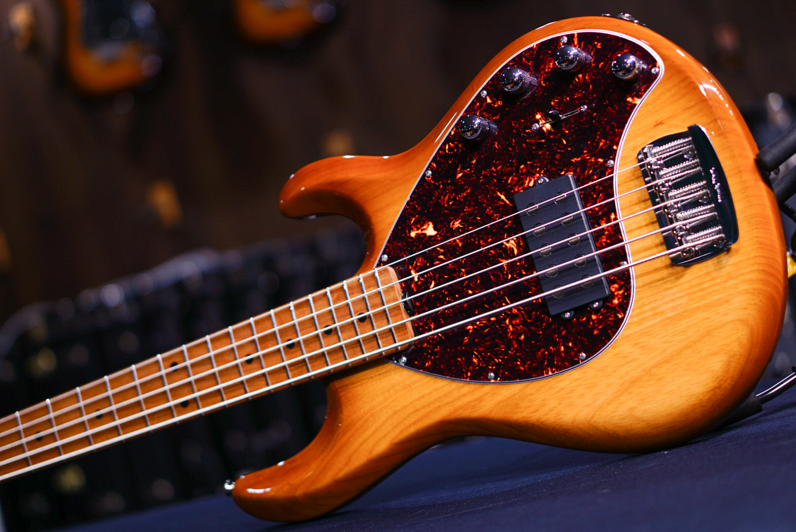 Ernie Ball Music Man StingRay Special 5 H Hot Honey K03470