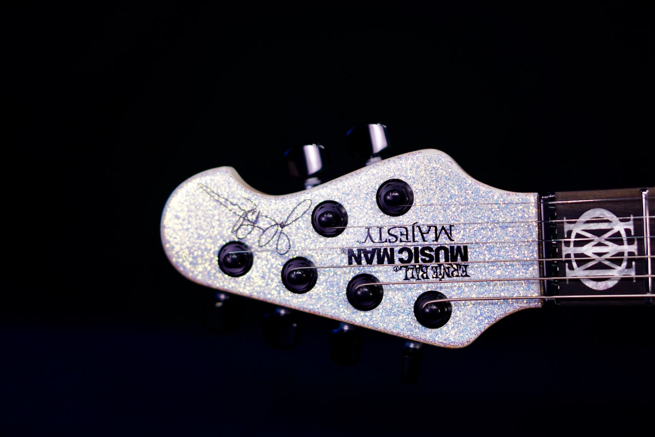 Ernie Ball Music Man Majesty Her Majesty's Request 6 M08737