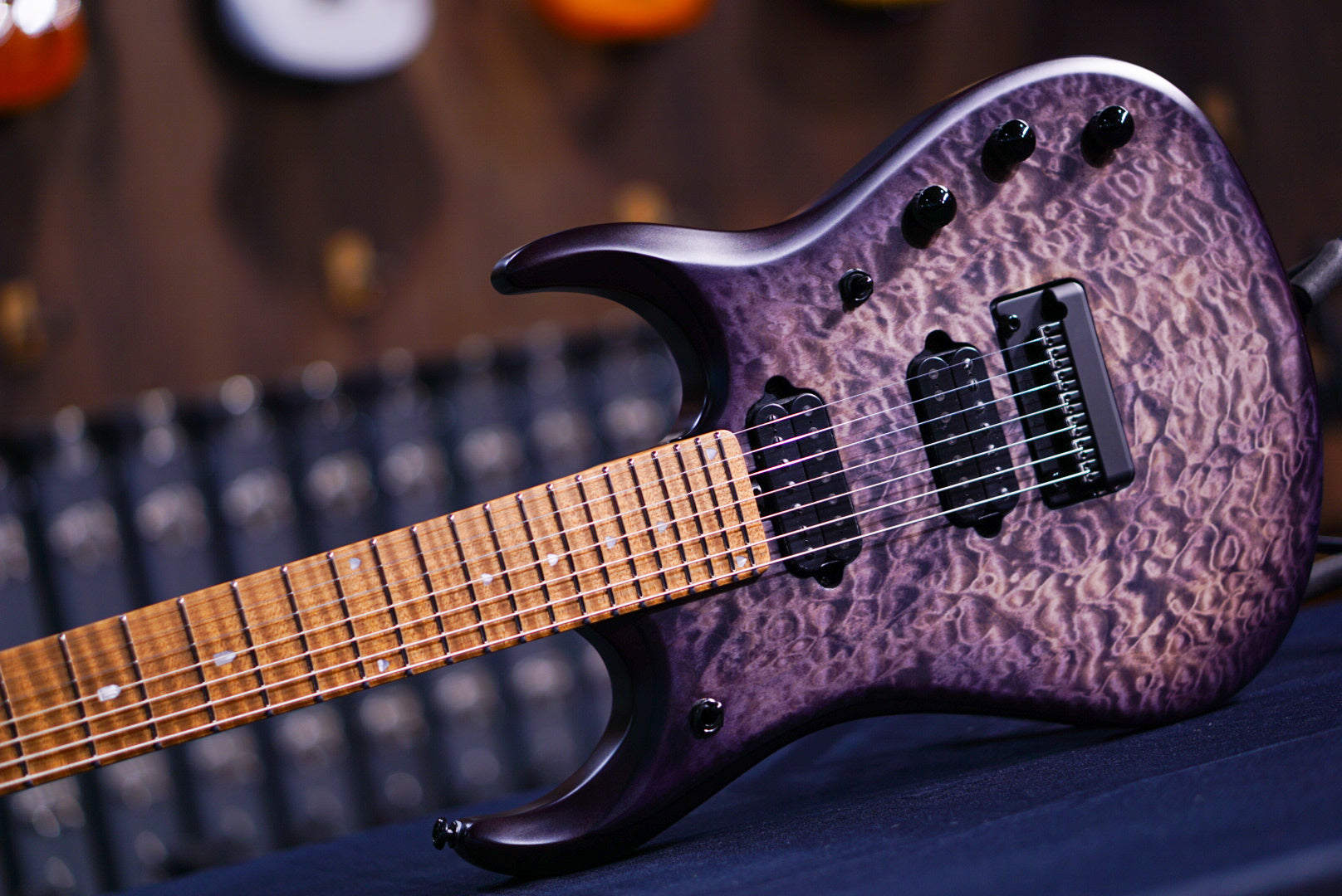 ERNIE BALL MUSICMAN JP 15 7 STRING TRANS BLACK QUILT TOP K03268