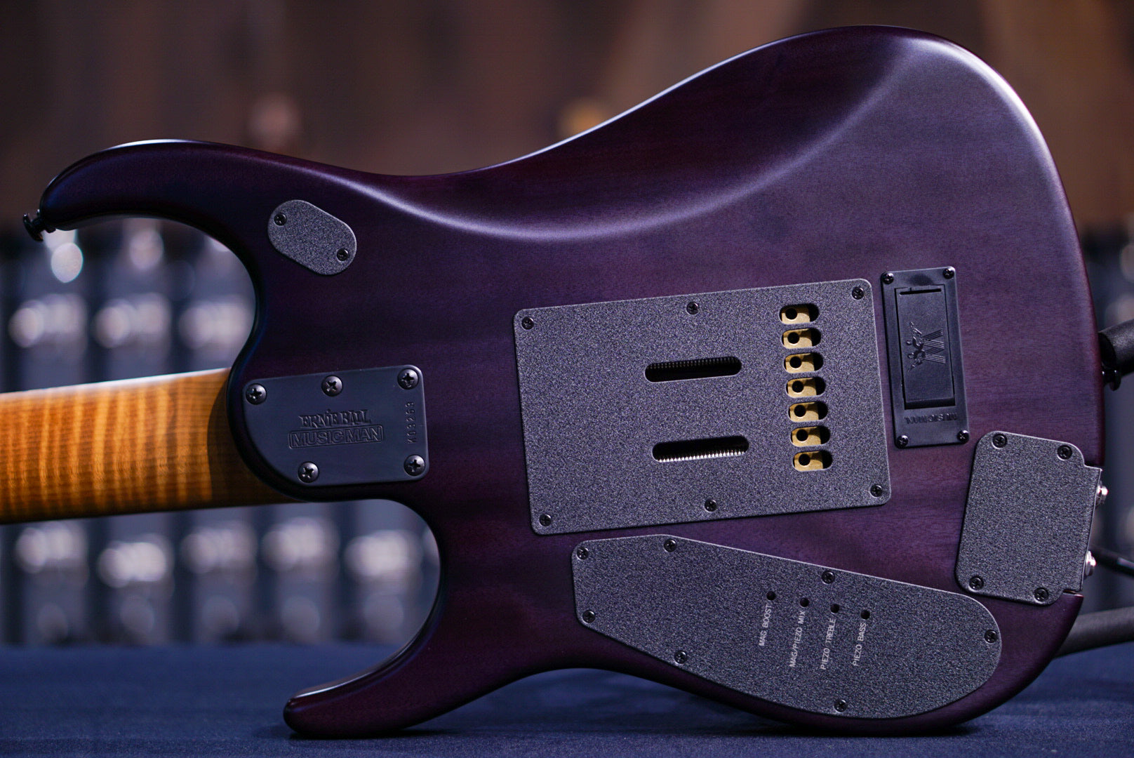 ERNIE BALL MUSICMAN JP 15 7 STRING TRANS BLACK QUILT TOP K03268