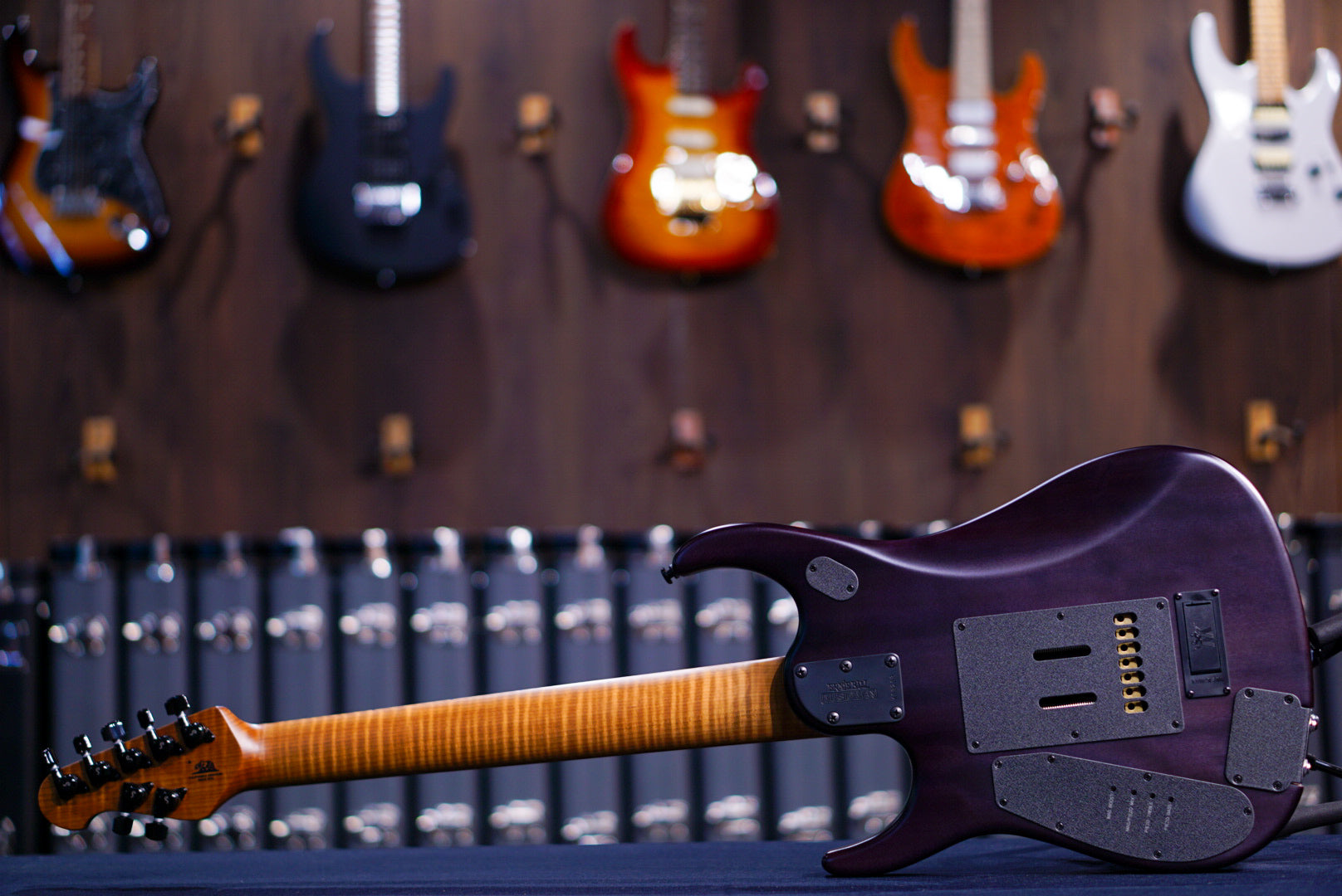 ERNIE BALL MUSICMAN JP 15 7 STRING TRANS BLACK QUILT TOP K03268