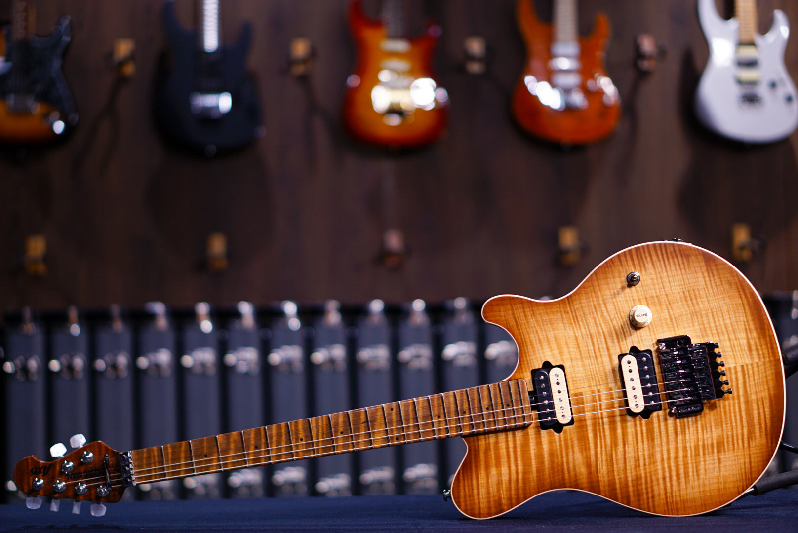 Ernie Ball Music Man Axis honey pot Flame H06544