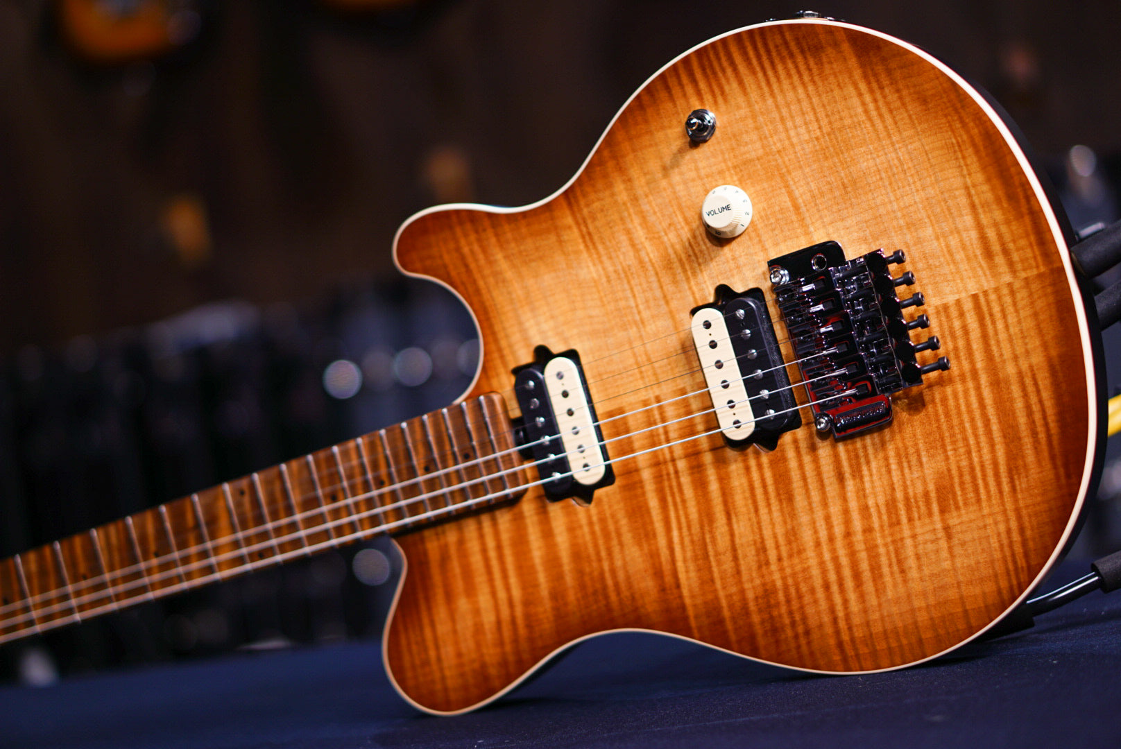 Ernie Ball Music Man Axis honey pot Flame H06544