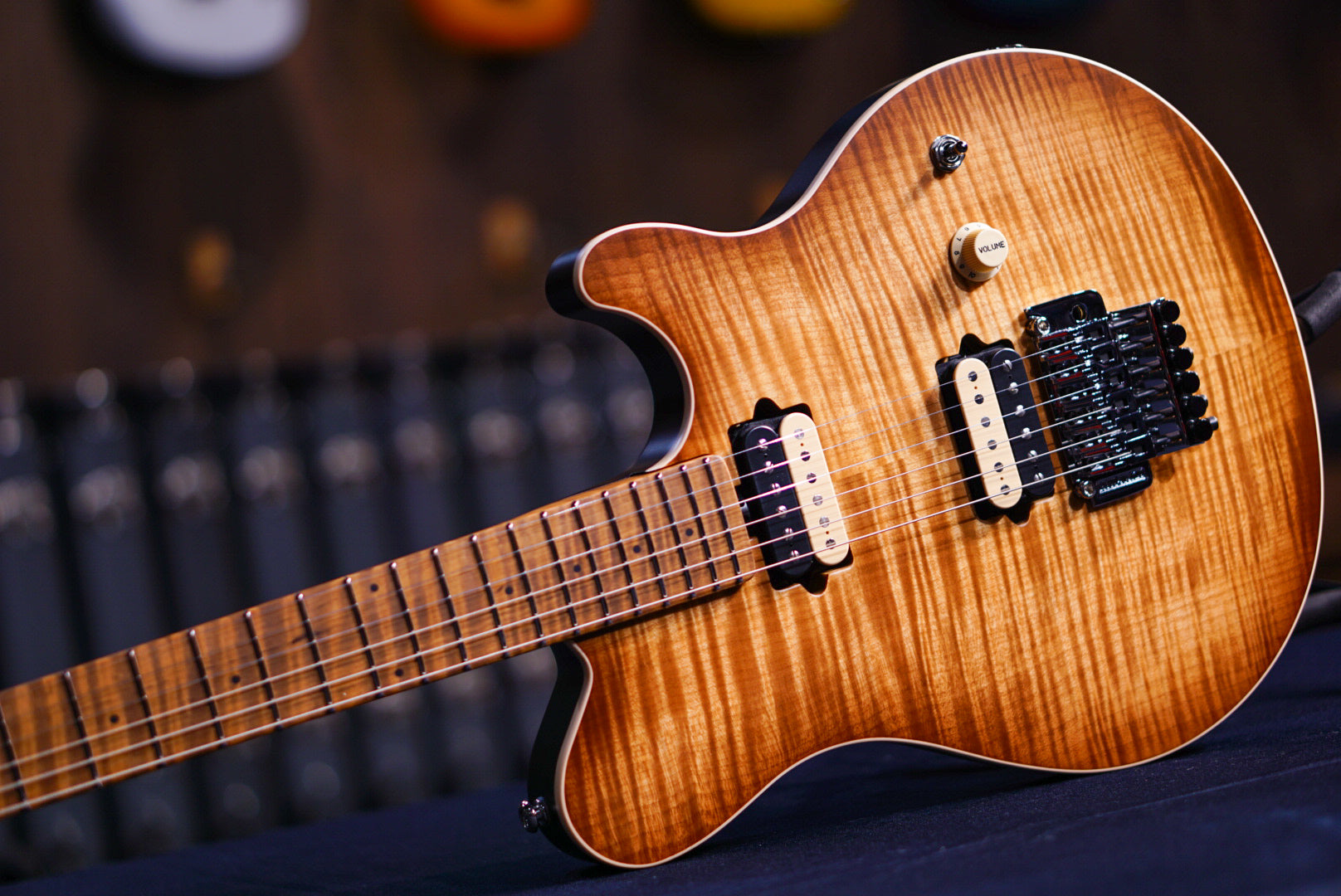 Ernie Ball Music Man Axis honey pot Flame H06544