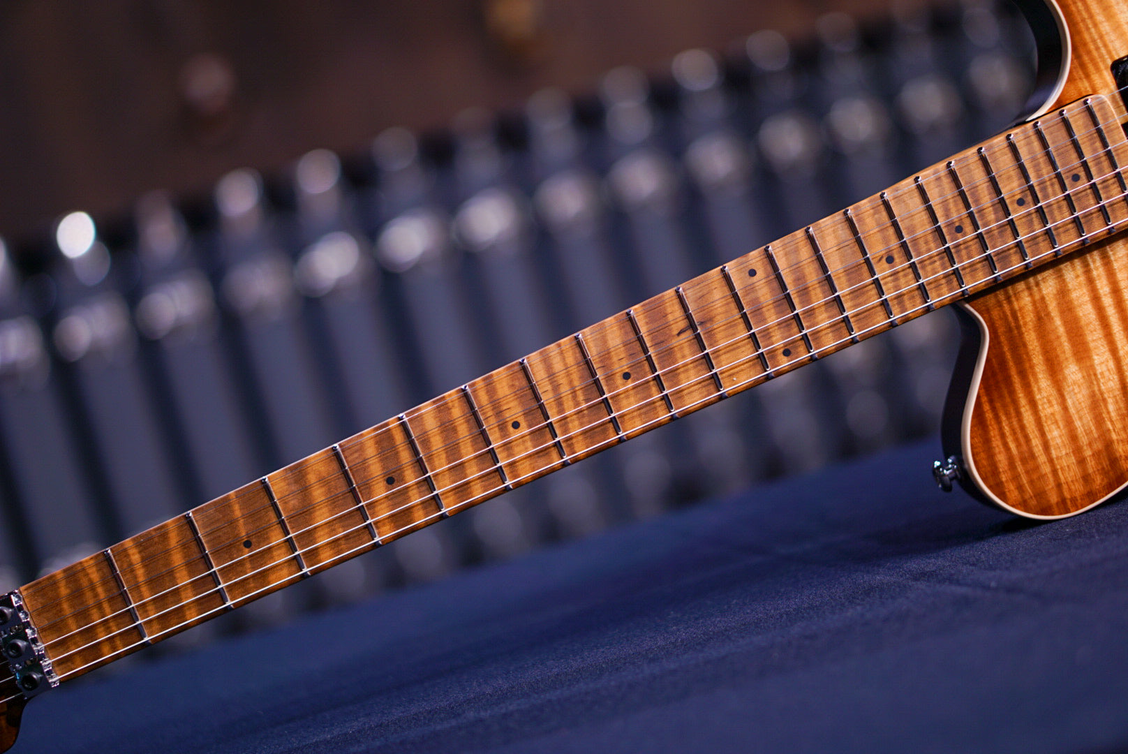 Ernie Ball Music Man Axis honey pot Flame H06544