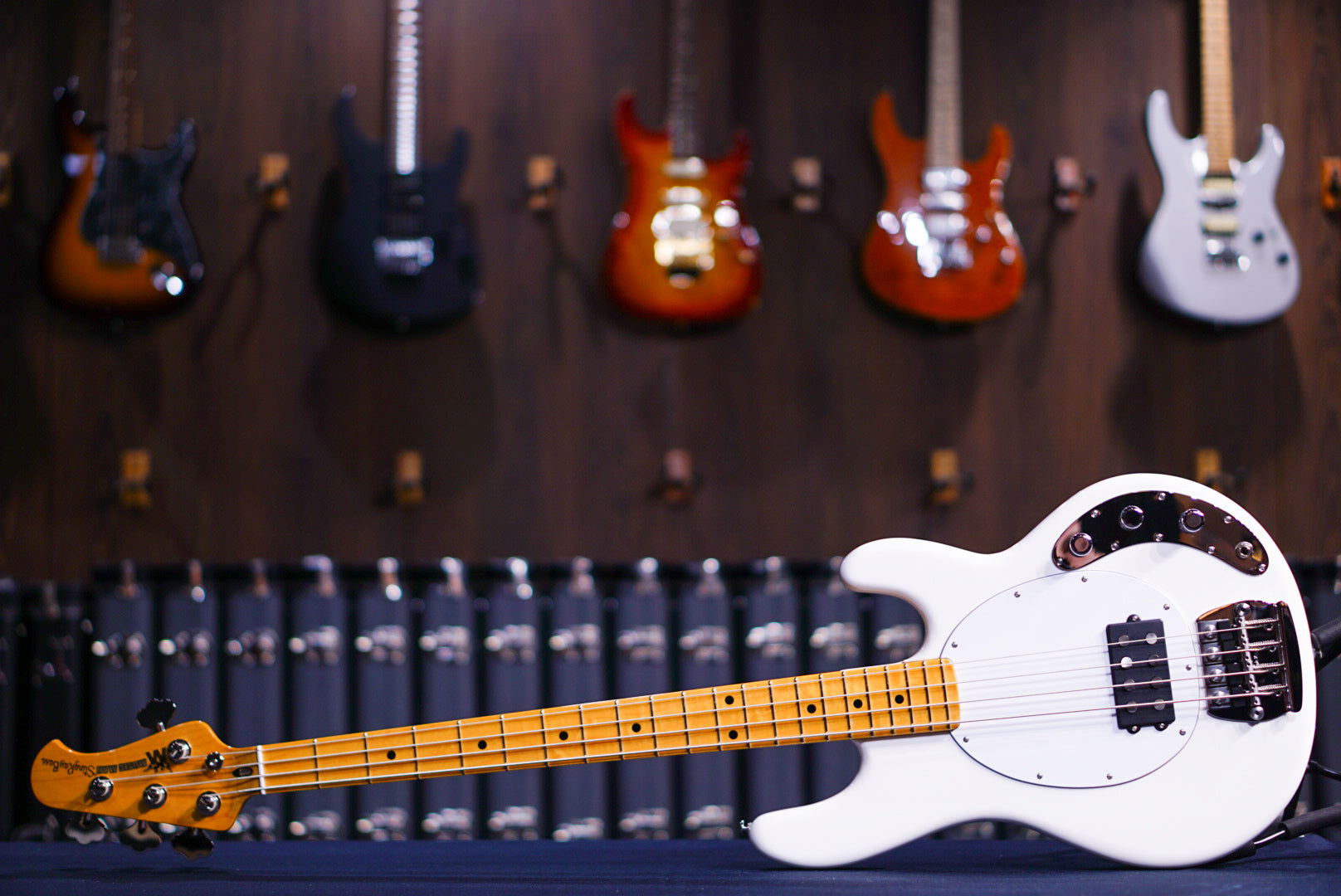 Ernie Ball Music Man Retro '70s StingRay 4 Bass white CB00565