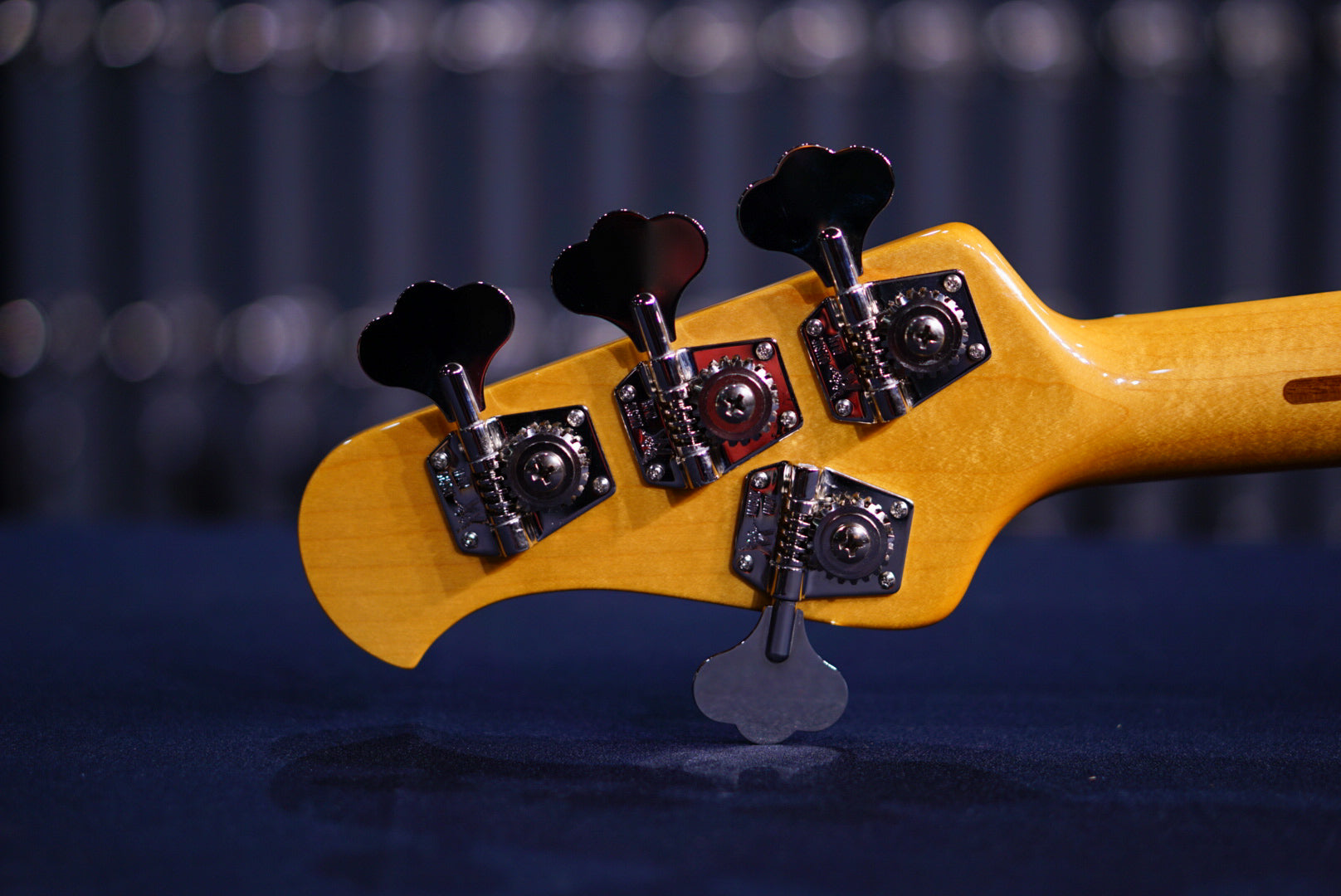 Ernie Ball Music Man Retro '70s StingRay 4 Bass white CB00565