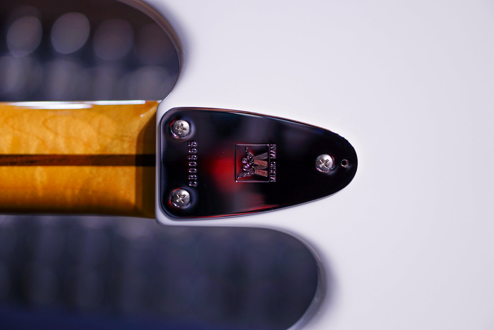 Ernie Ball Music Man Retro '70s StingRay 4 Bass white CB00565