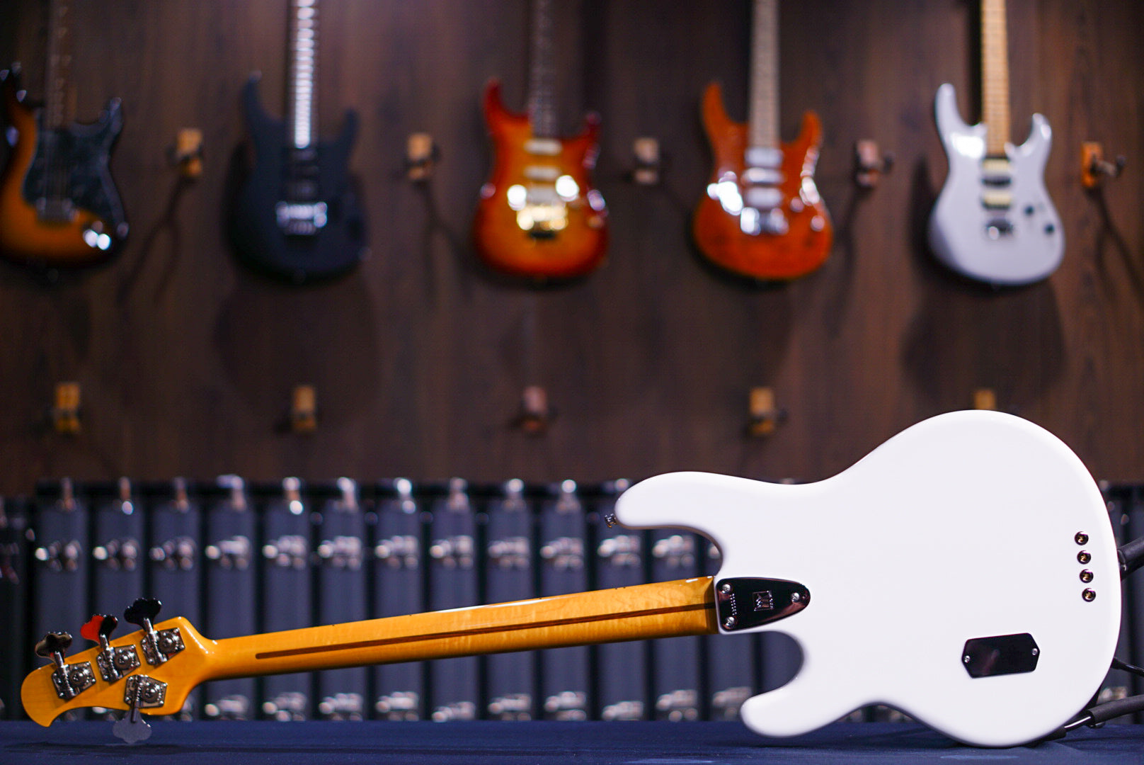 Ernie Ball Music Man Retro '70s StingRay 4 Bass white CB00565