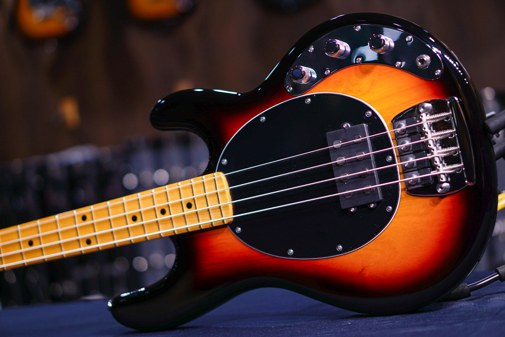 Ernie Ball Music Man Retro '70s StingRay 4 Bass Vintage Burst CB00481