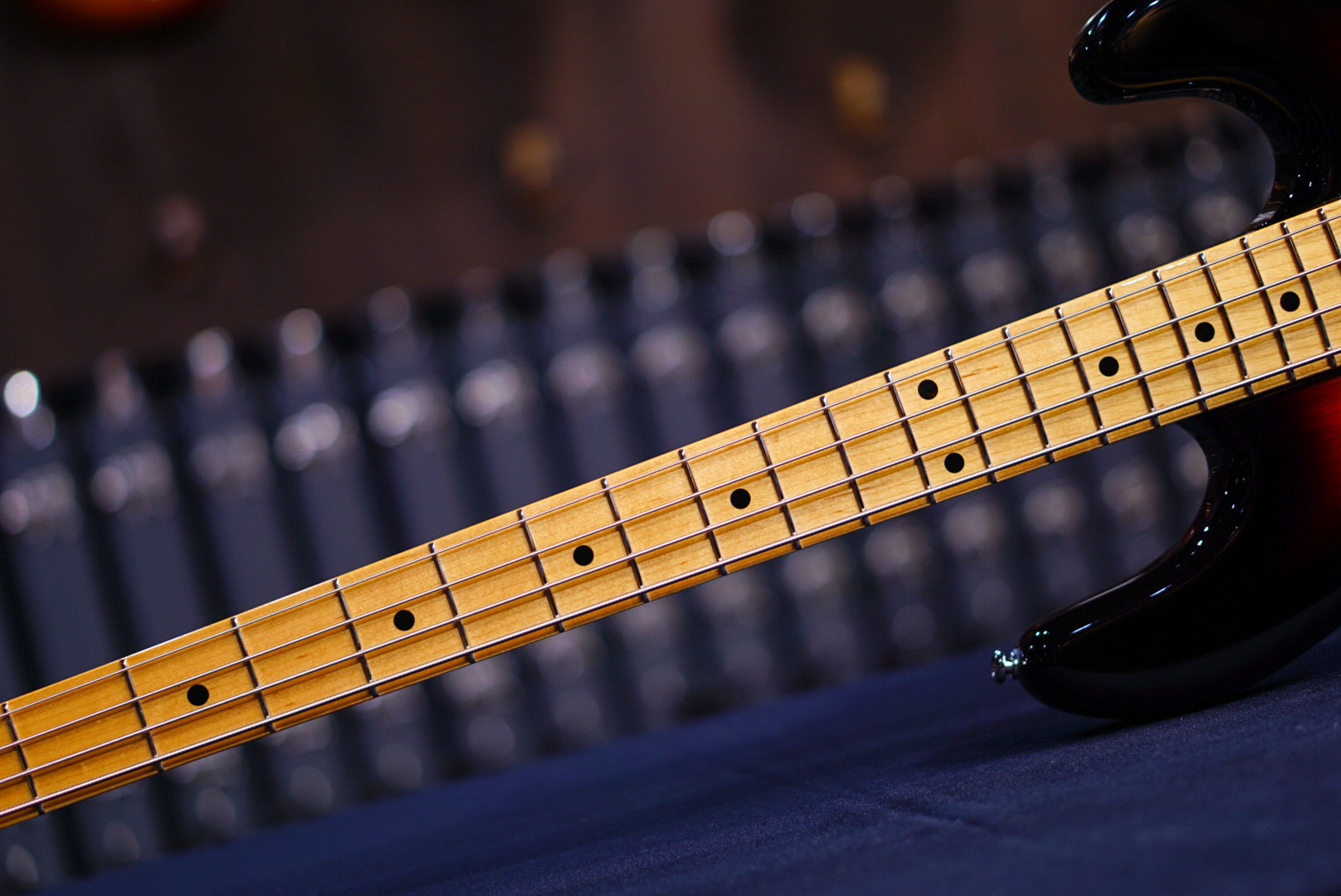 Ernie Ball Music Man Retro '70s StingRay 4 Bass Vintage Burst CB00481