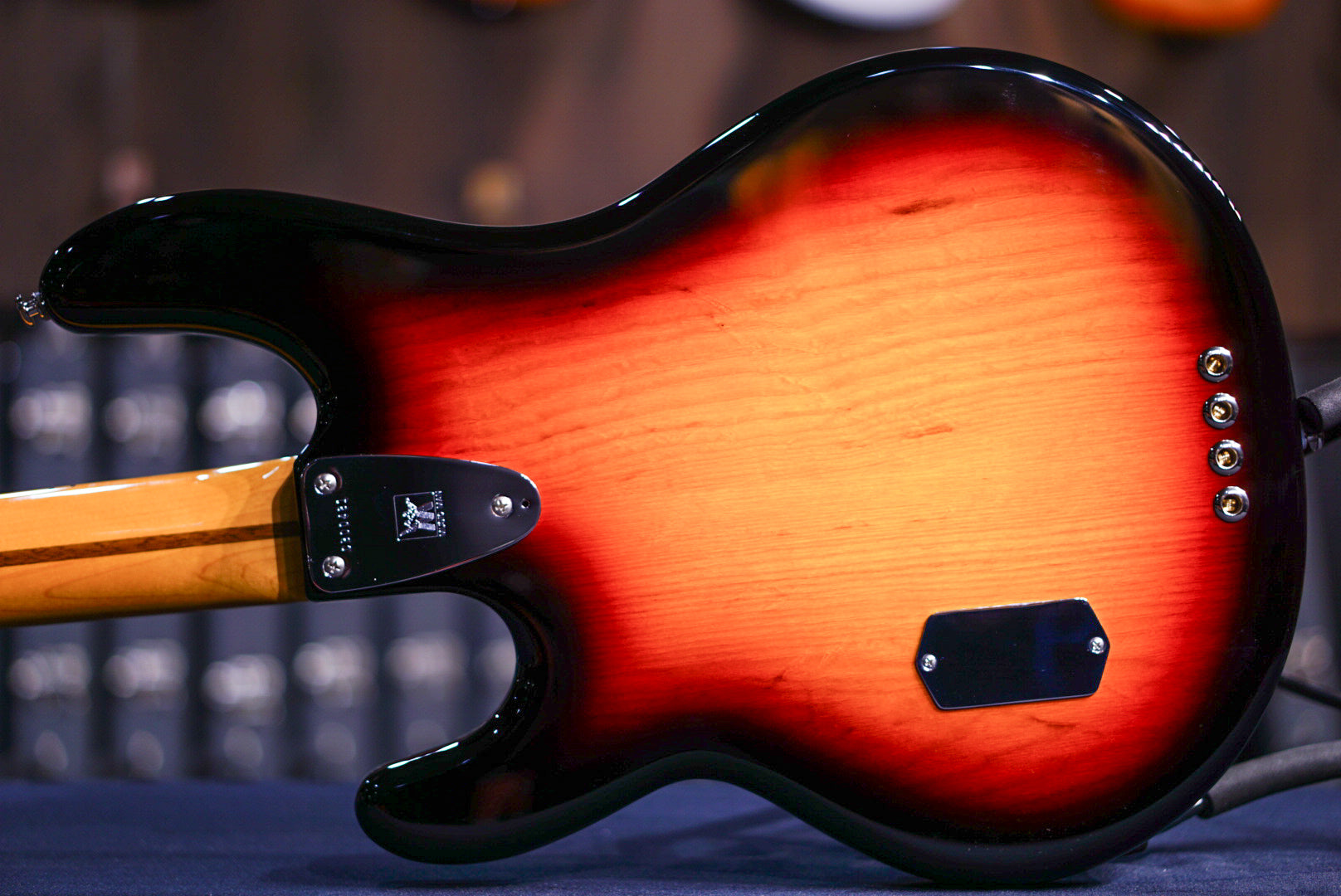 Ernie Ball Music Man Retro '70s StingRay 4 Bass Vintage Burst CB00481