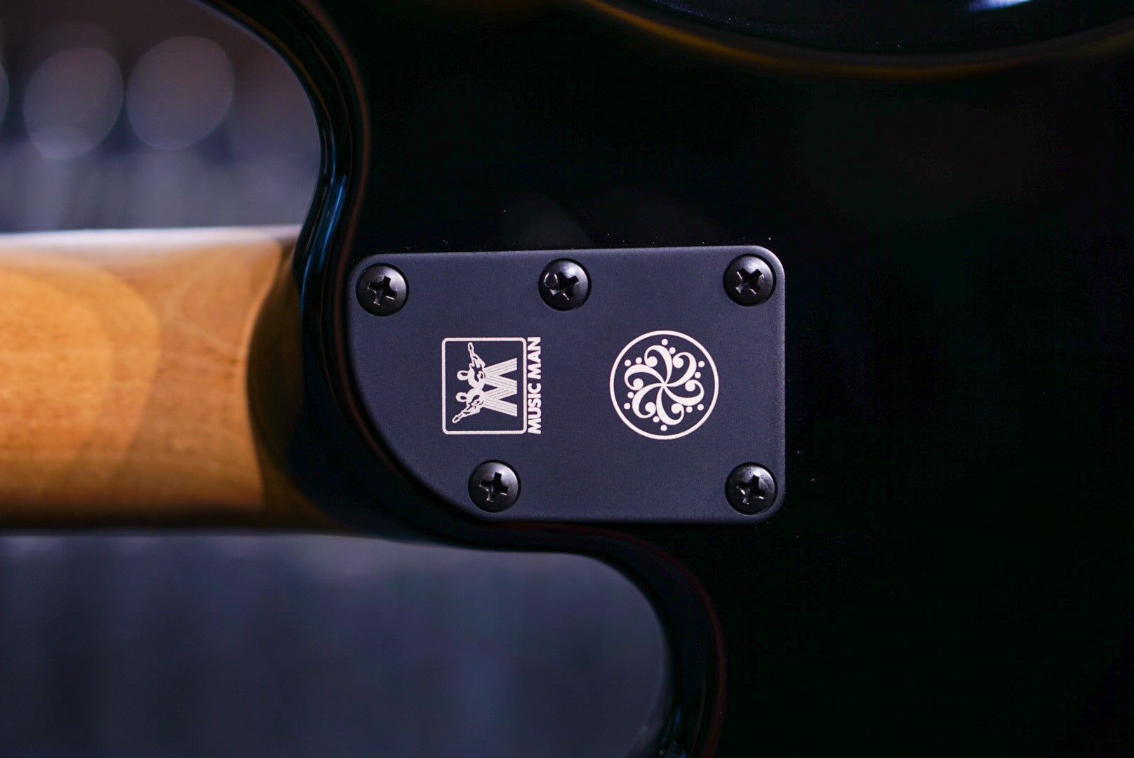 Ernie Ball Music Man DarkRay 4 Obsidian Black S10476