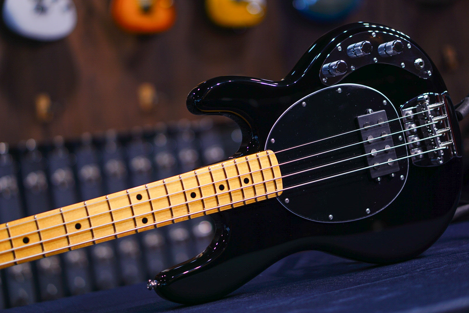 Ernie Ball Music Man Retro '70s StingRay Bass Black CB00624