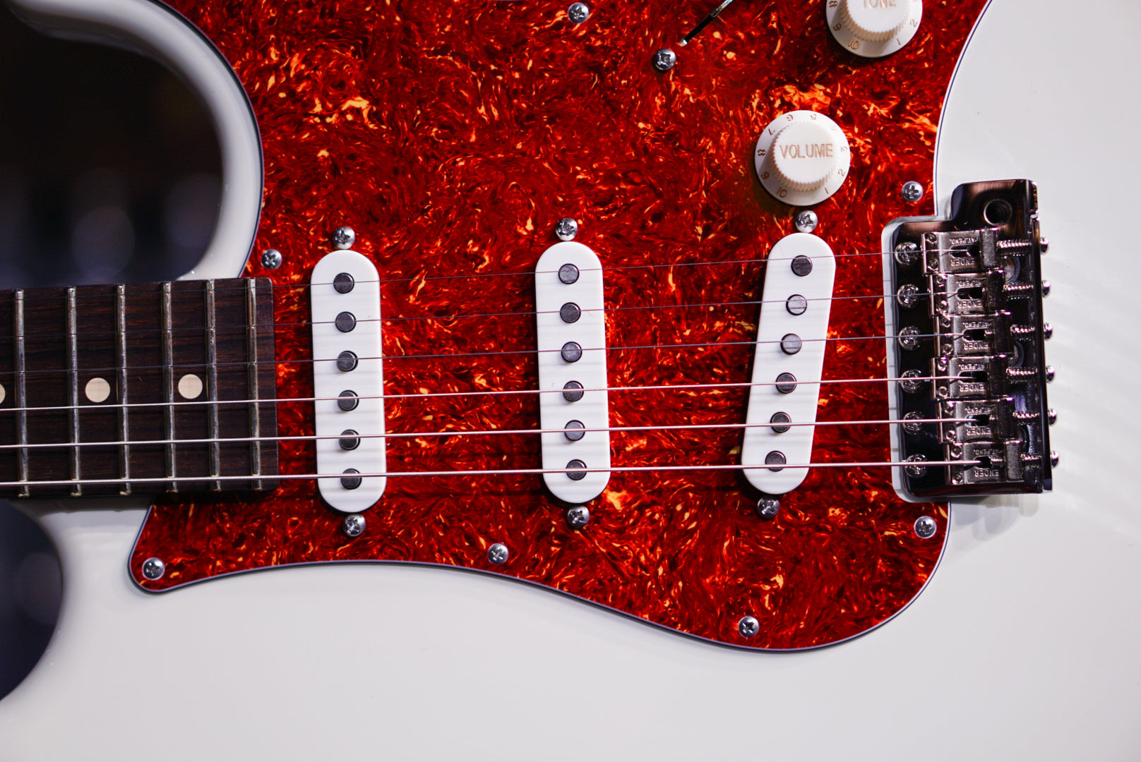 SUHR SCOTT HENDERSON SIGNATURE SERIES GUITAR OLYMPIC WHITE 79353