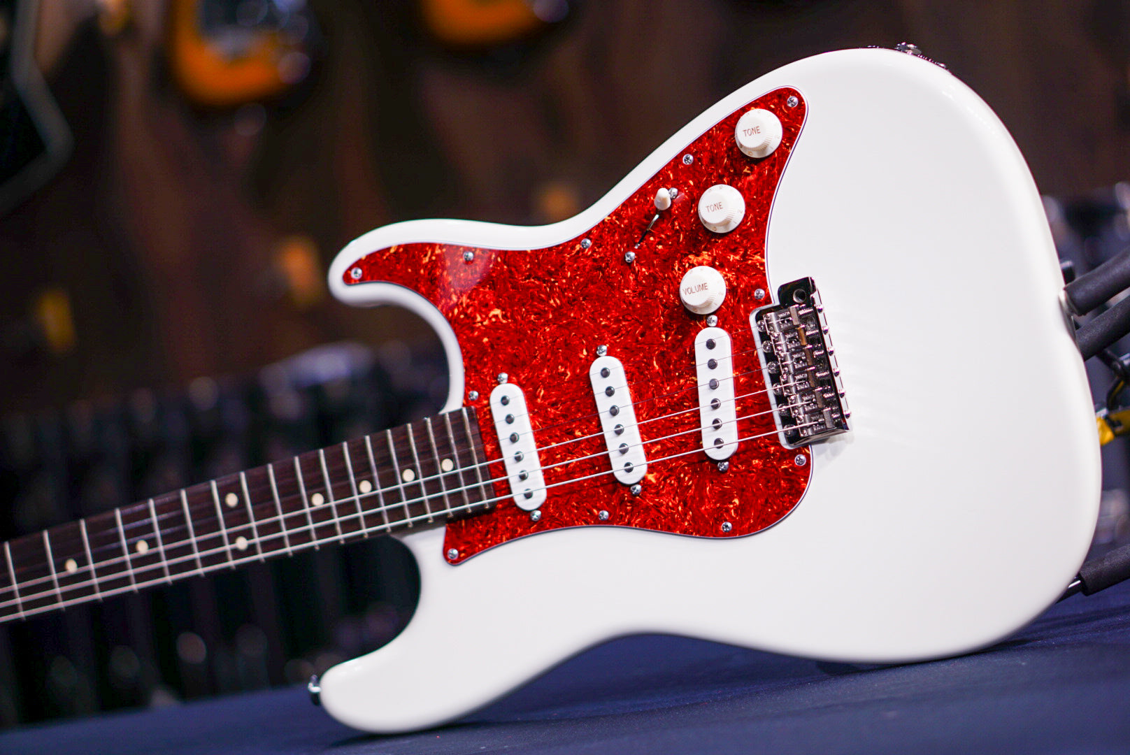 SUHR SCOTT HENDERSON SIGNATURE SERIES GUITAR OLYMPIC WHITE 79353