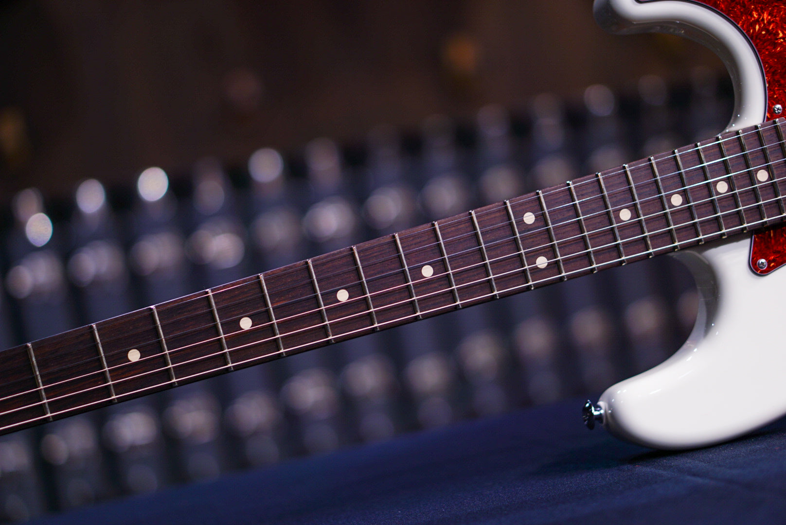 SUHR SCOTT HENDERSON SIGNATURE SERIES GUITAR OLYMPIC WHITE 79353