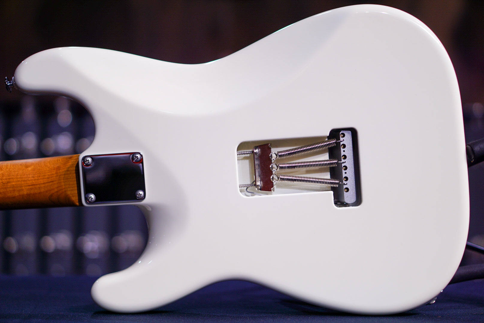 SUHR SCOTT HENDERSON SIGNATURE SERIES GUITAR OLYMPIC WHITE 79353