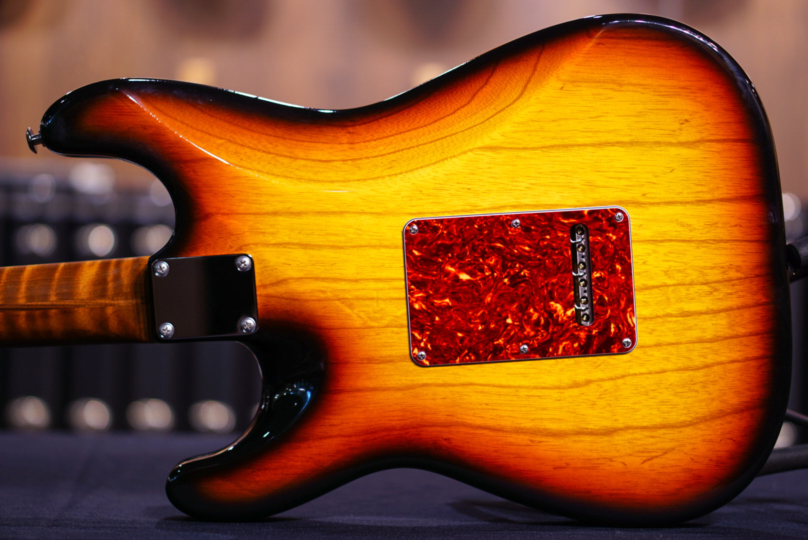 Suhr Classic custom antique 3 tone sunburst 77630 - HIENDGUITAR SUHR GUITAR