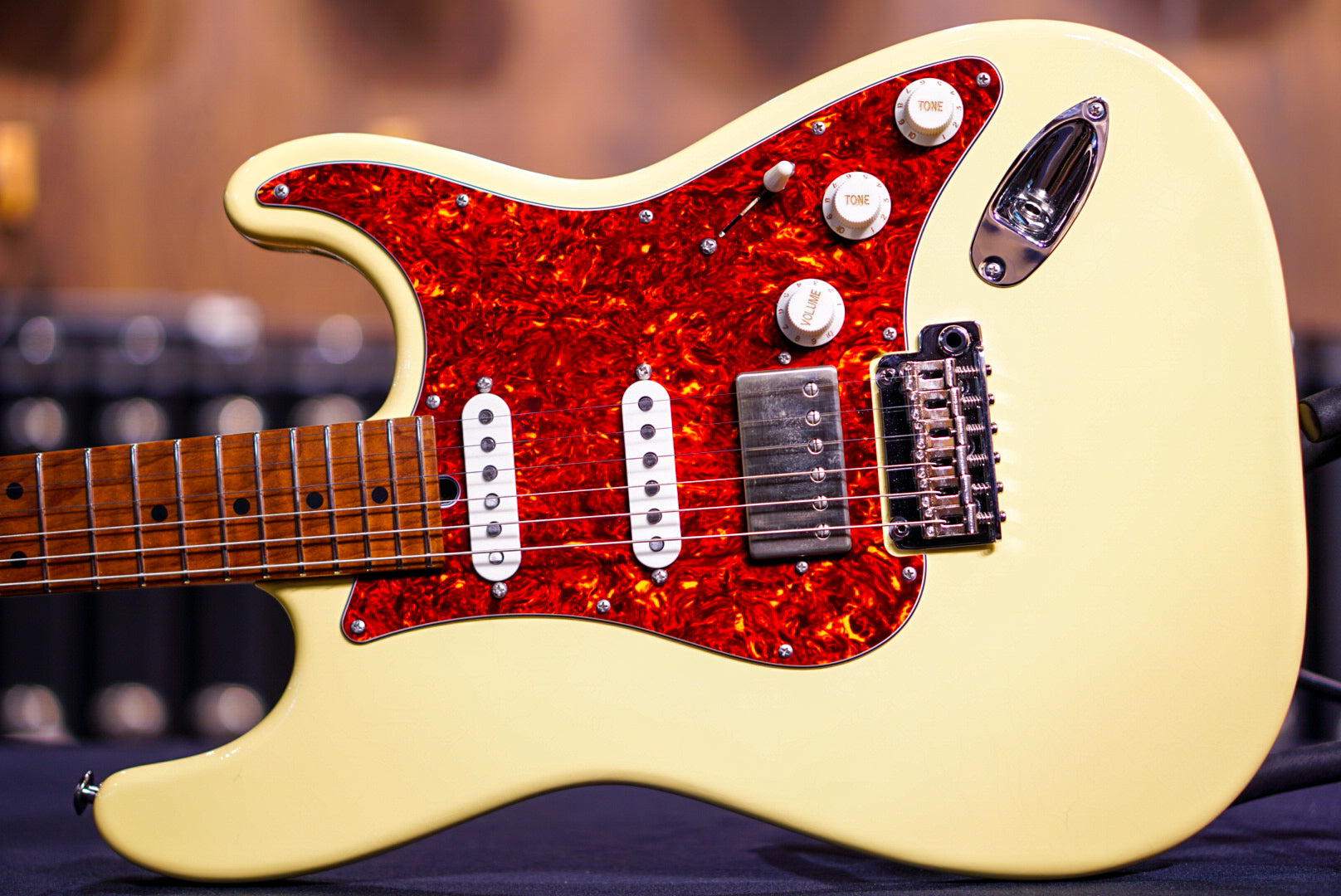 Suhr Classic custom antique vintage yellow 77694 - HIENDGUITAR SUHR GUITAR