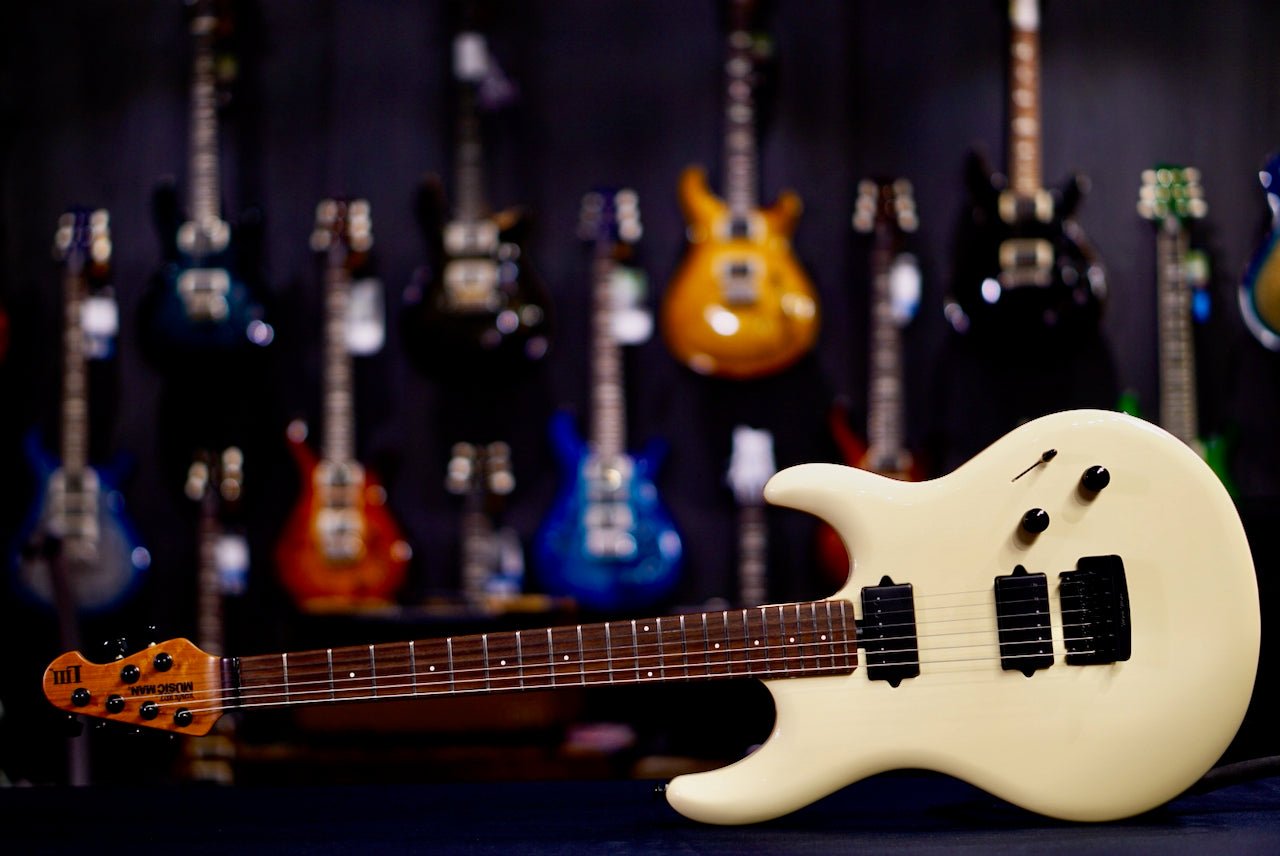 Ernie Ball Music Man Luke 3 HH buttercream G84881
