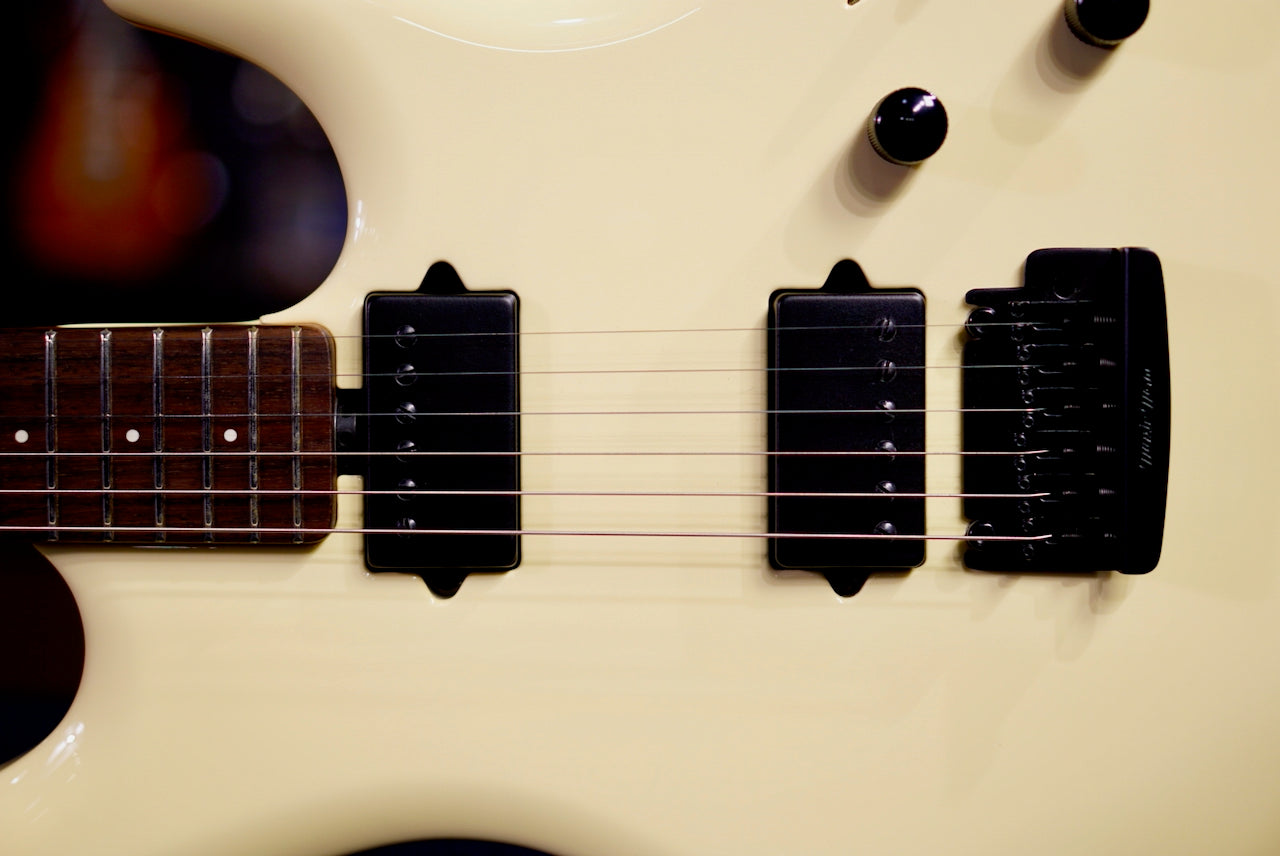 Ernie Ball Music Man Luke 3 HH buttercream G84881