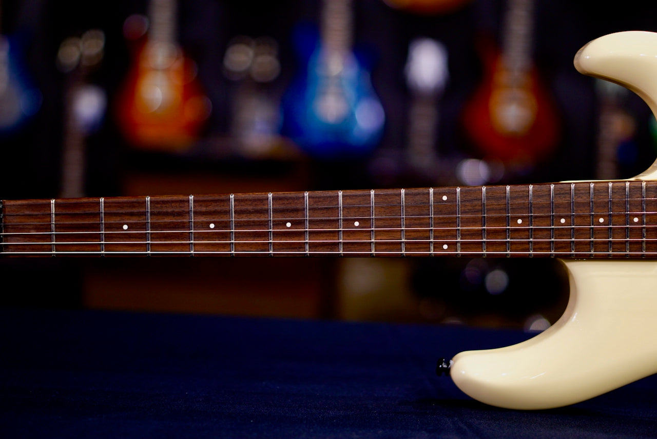 Ernie Ball Music Man Luke 3 HH buttercream G84881