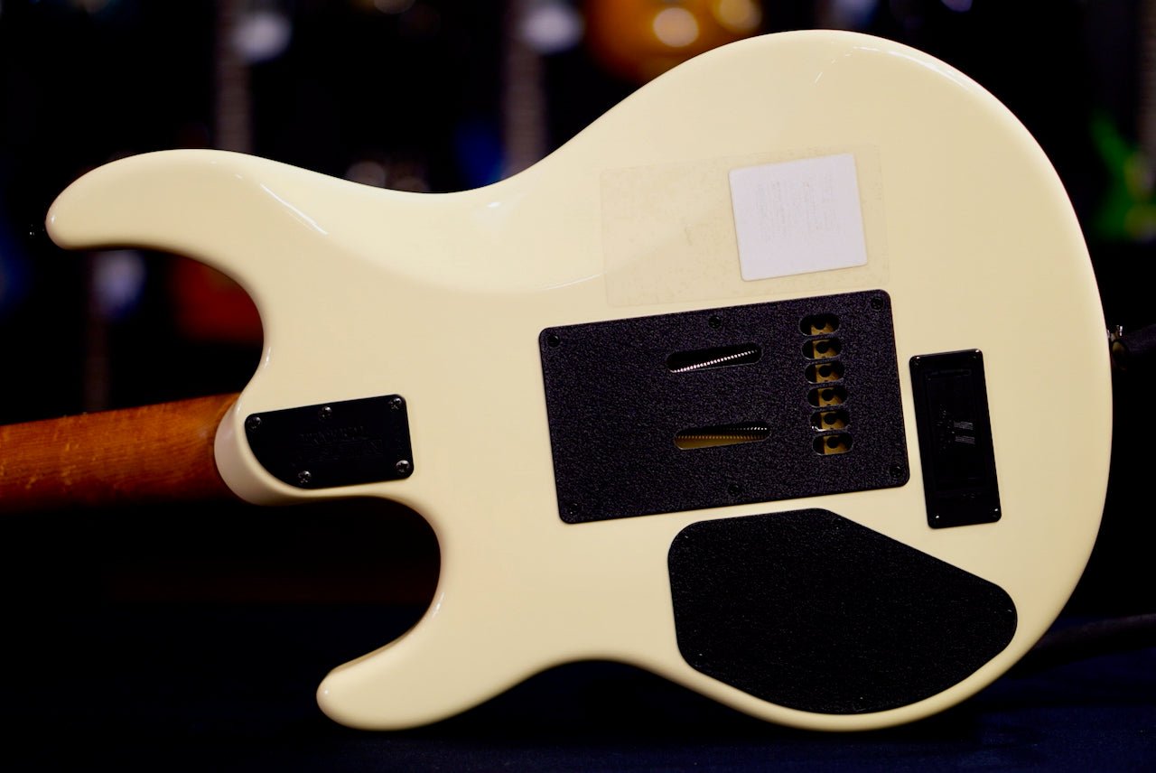 Ernie Ball Music Man Luke 3 HH buttercream G84881