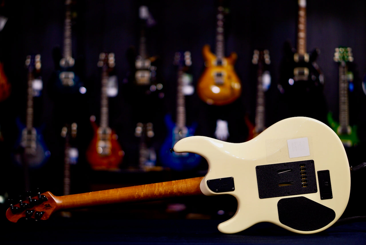 Ernie Ball Music Man Luke 3 HH buttercream G84881