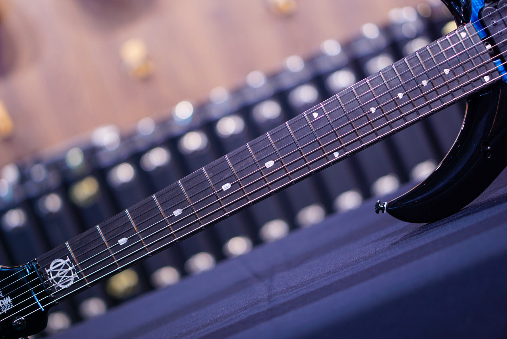 Ernieball Musicman Majesty 7 okelani blue M017077 - HIENDGUITAR Musicman GUITAR