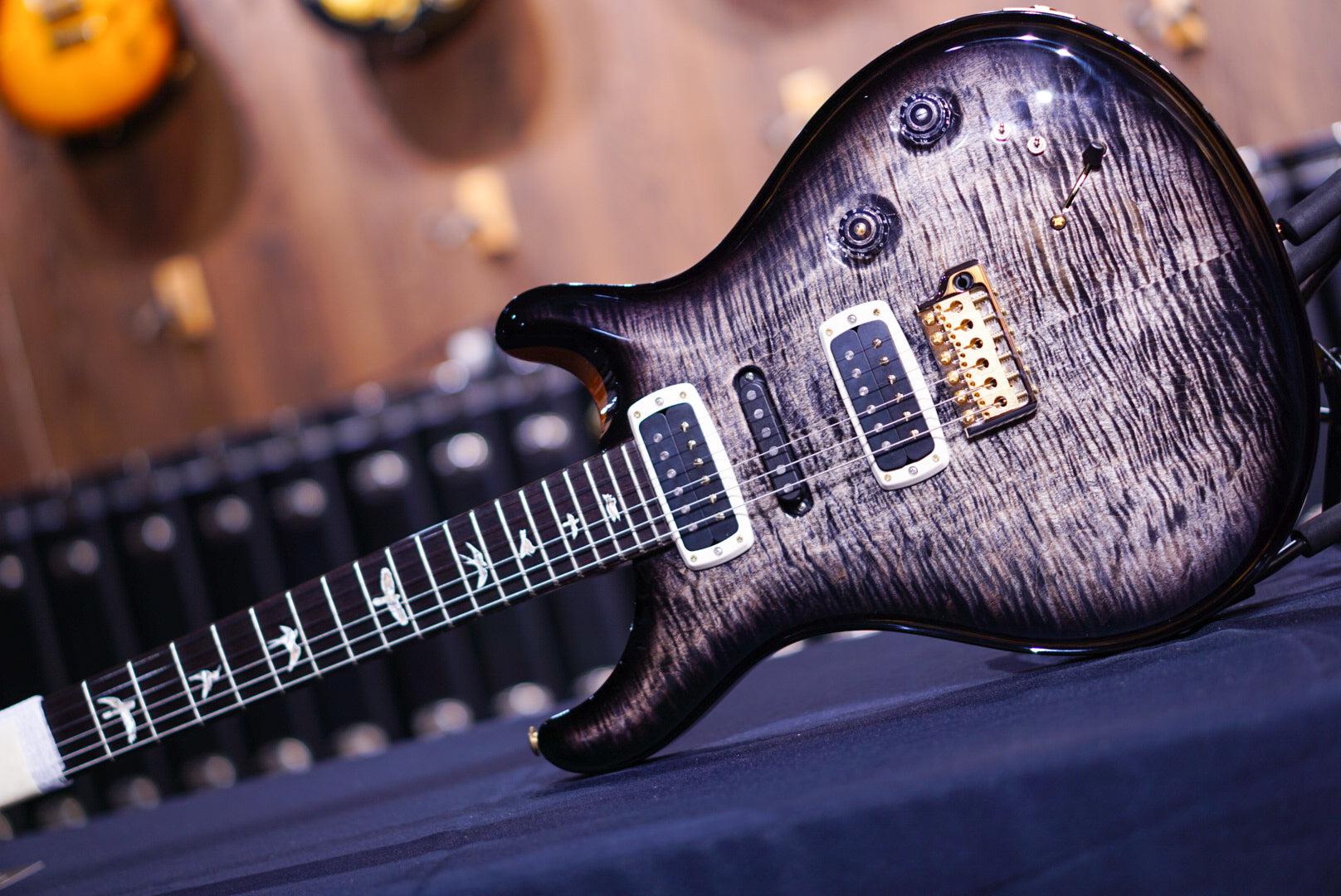 PRS Modern eagle V charcoal burst 10 TOP 0360330 - HIENDGUITAR PRS GUITAR