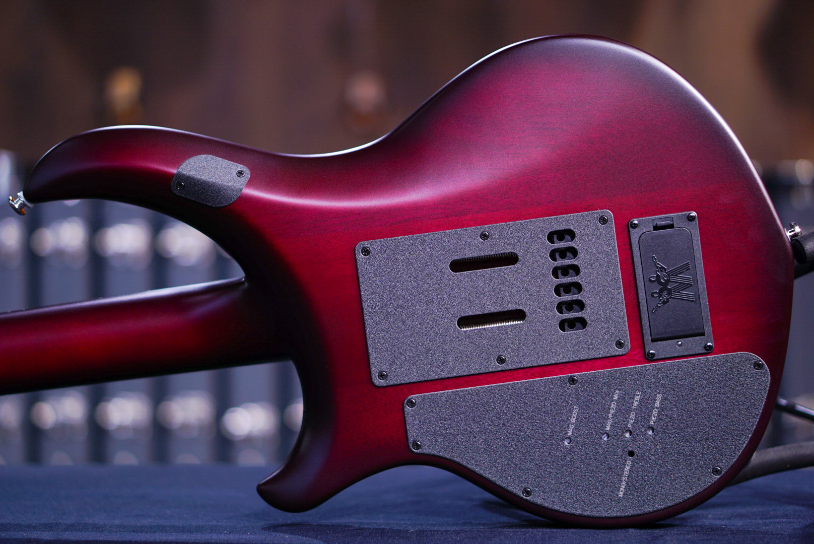 Ernie Ball Music Man MAJESTY 6 AMARANTH RED M018384