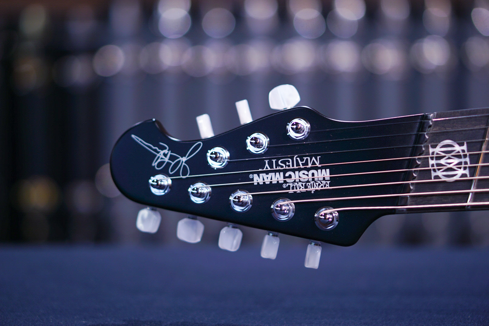 Ernie Ball Music Man MAJESTY 8 GRAVITY GREEN M018173