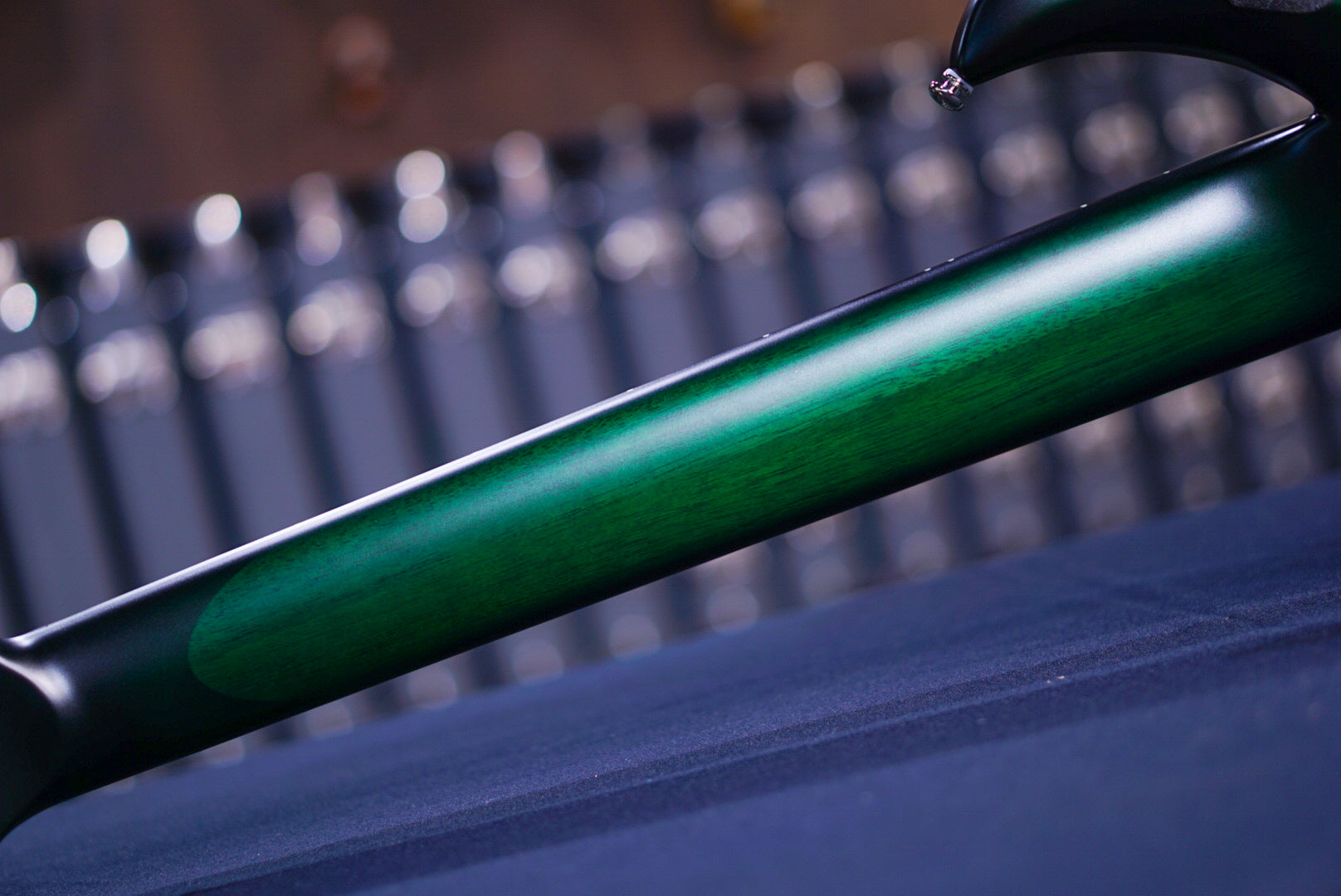 Ernie Ball Music Man MAJESTY 8 GRAVITY GREEN M018173