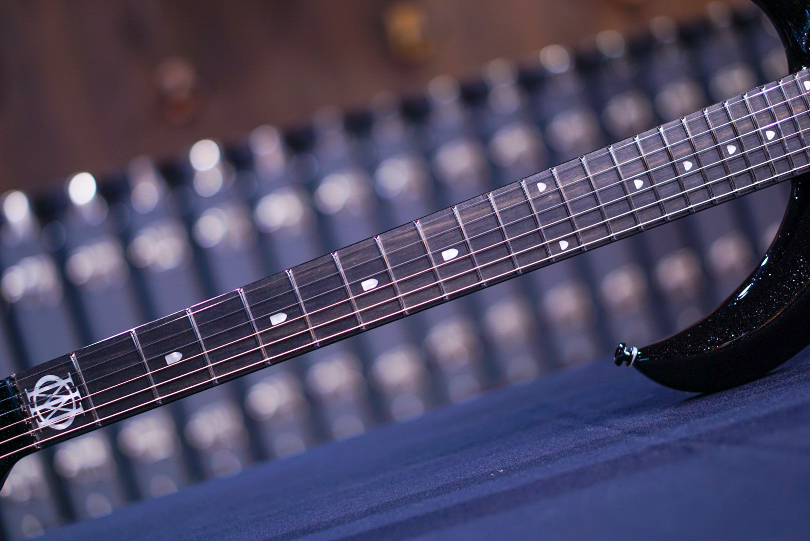 Ernie Ball Music Man MAJESTY 6 BLACK FROSTING M018406