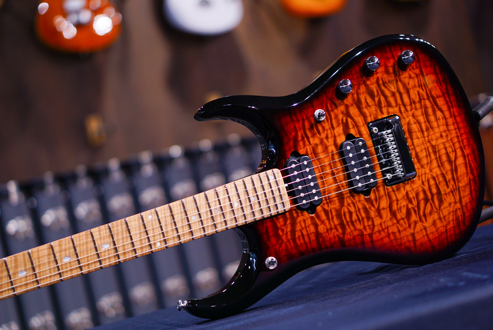 Ernie Ball Music Man JP 15 6 STRING TIGER EYE QUILT TOP H06513