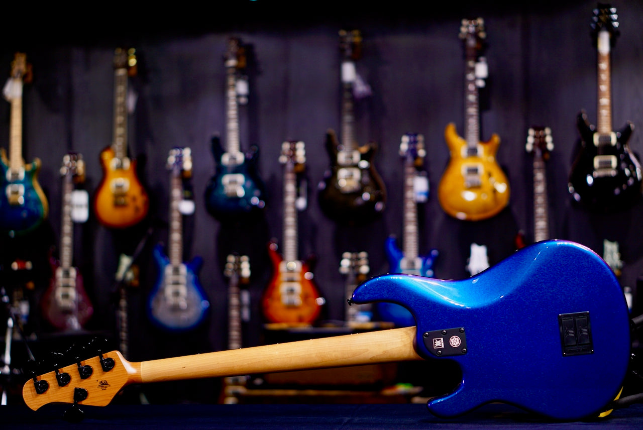 Ernie Ball Music Man Bass Dark Ray 5 Sapphire Iris S12590