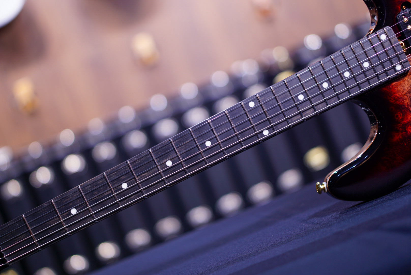 ERNIE BALL MUSIC MAN CUTLASS HH TREM - 6 STRING - JASON RICHARDSON - RORSCHACH RED
S08957 - HIENDGUITAR Musicman GUITAR