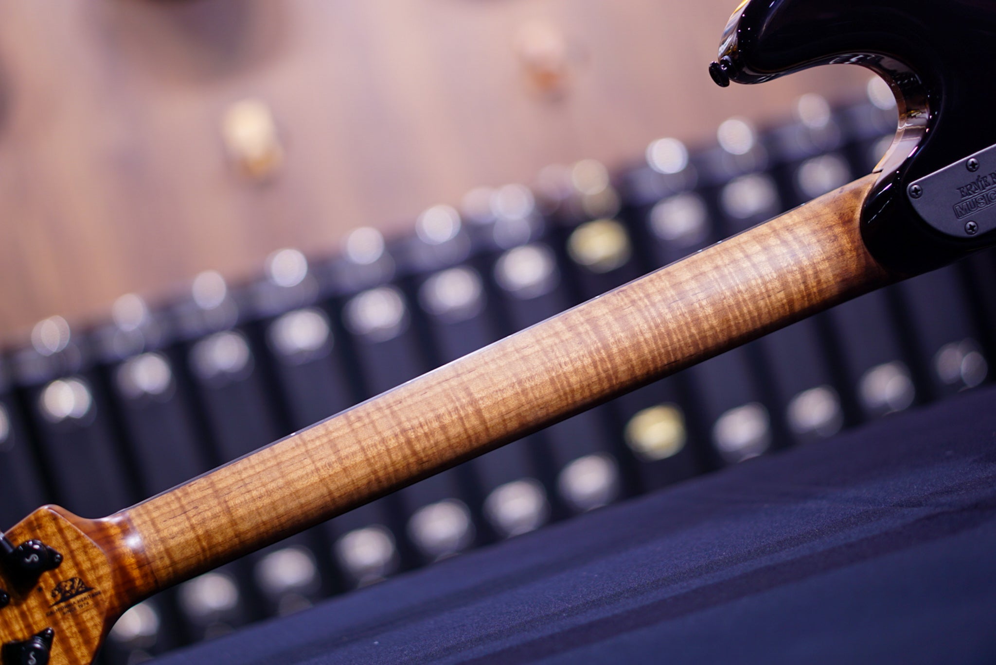 Ernieball Musicman sabre HT raspberry H04092 - HIENDGUITAR Musicman GUITAR