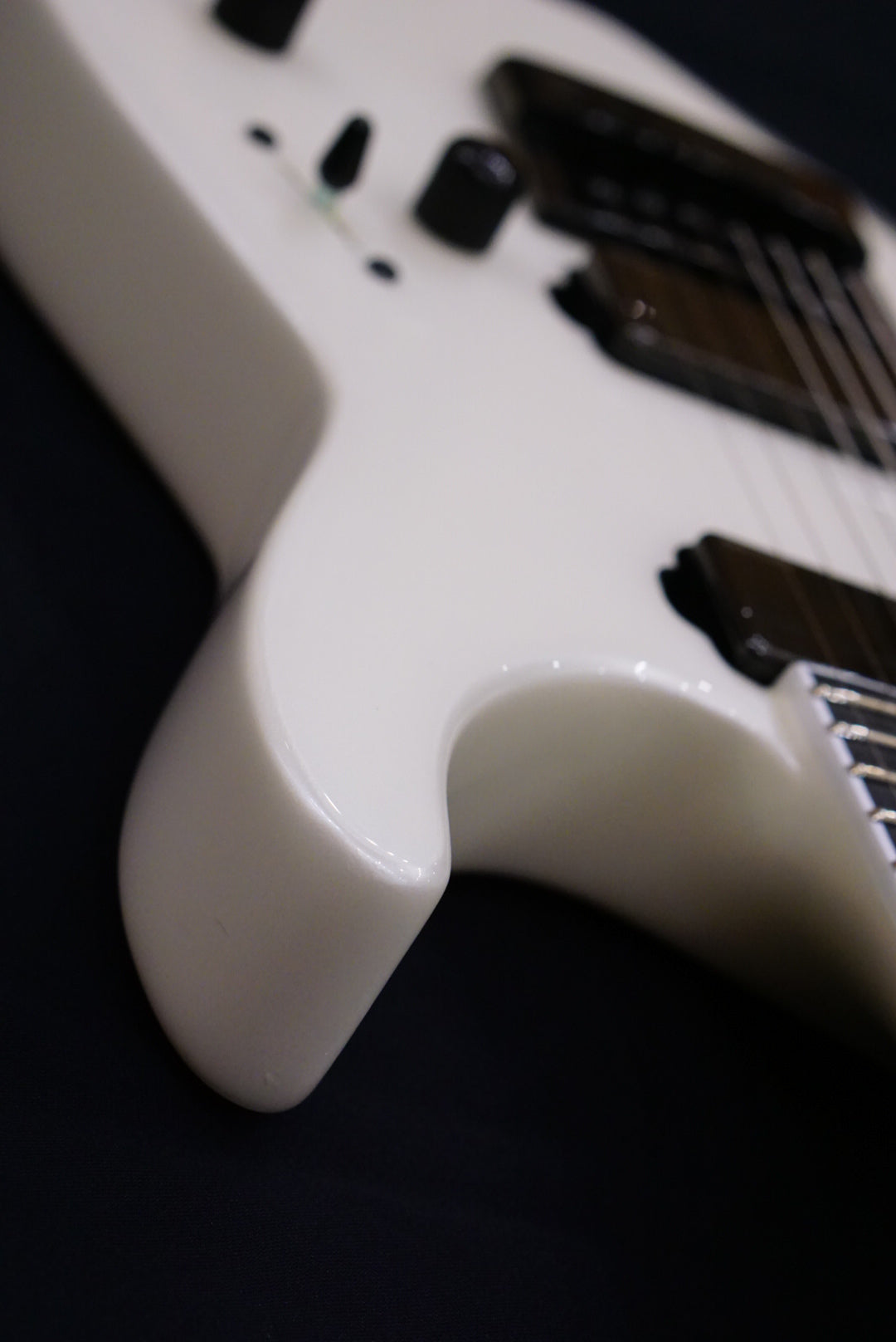 E-II M-II7 baritone evertune Pearl White ES1063223 - HIENDGUITAR E-II GUITAR