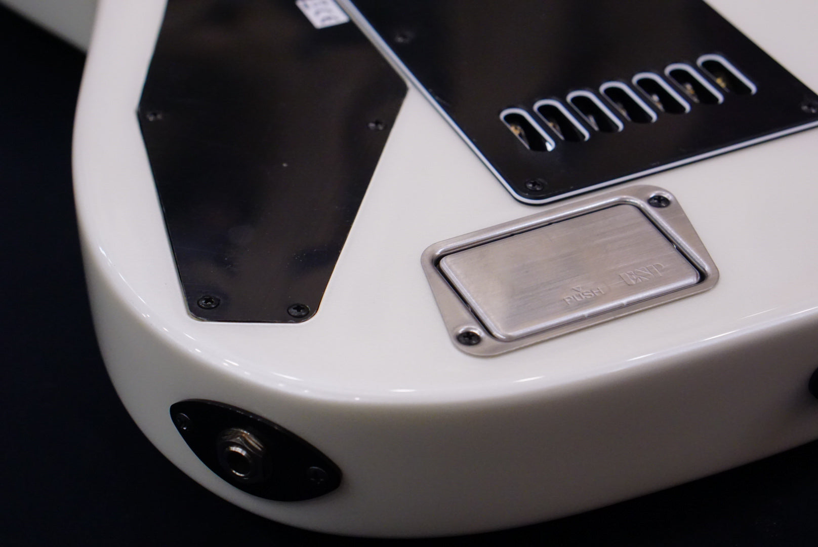 E-II M-II7 baritone evertune Pearl White ES1063223 - HIENDGUITAR E-II GUITAR