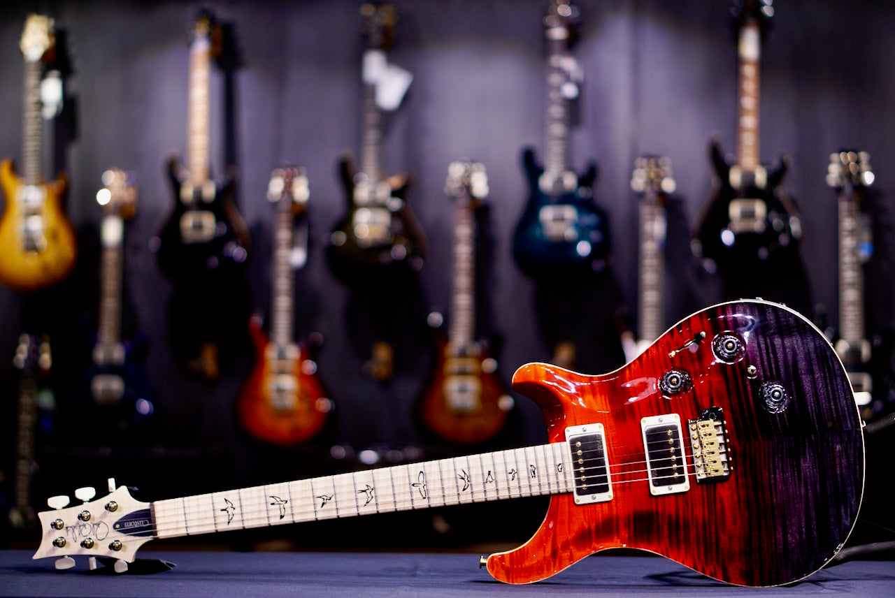 PRS Custom 24 Piezo Wood Library Artist Neck Fire Red / Gray Black Fade 0414025