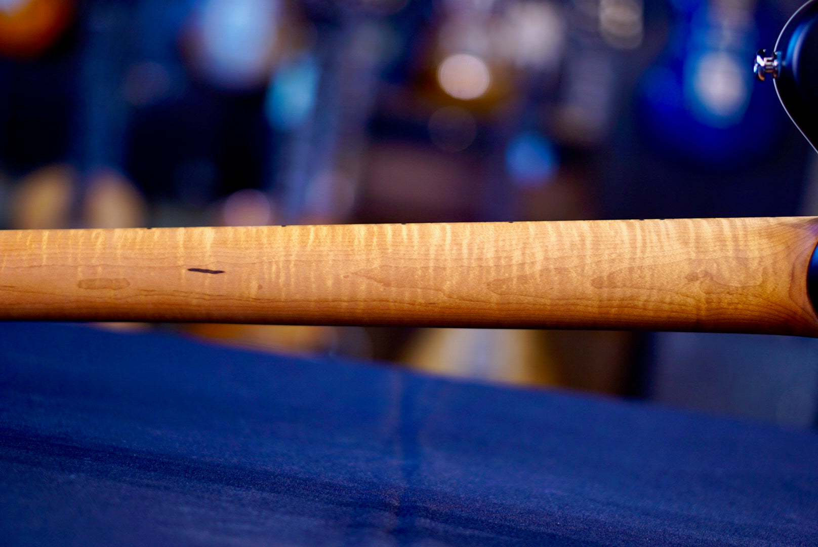 Ernie Ball Music man Axis Honey Pot Quilt H08523