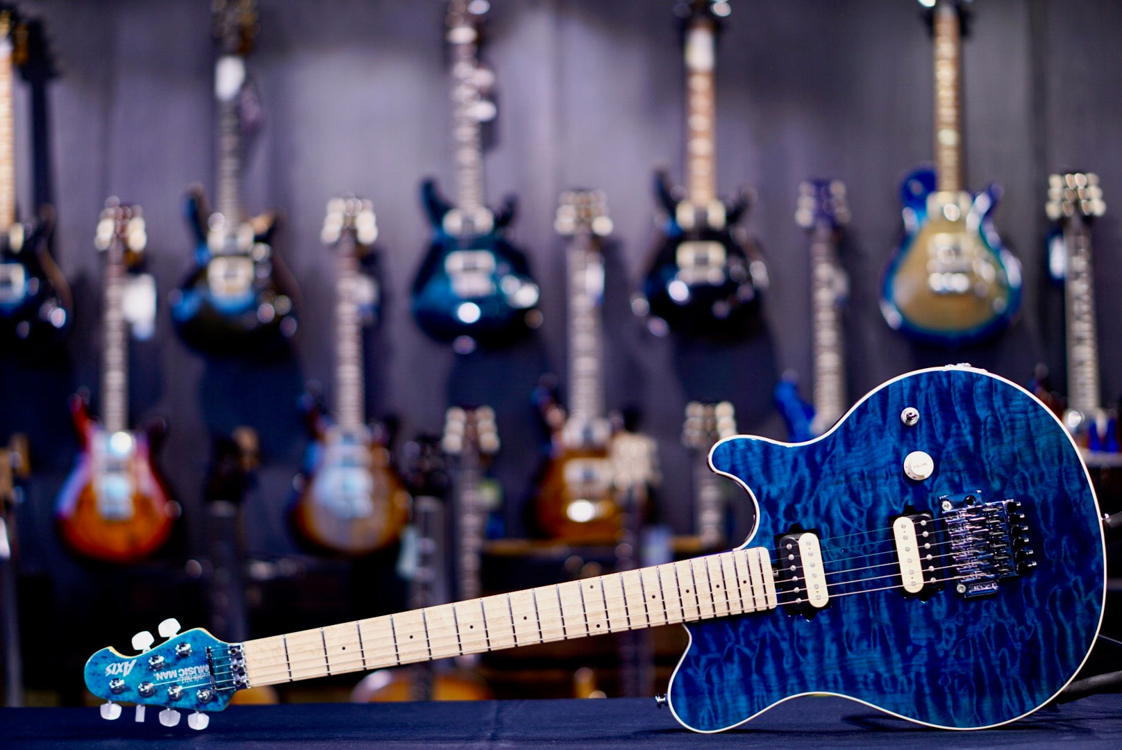 Ernie Ball Music Man Axis Trans Blue One Piece Quilt Gold Package G55337